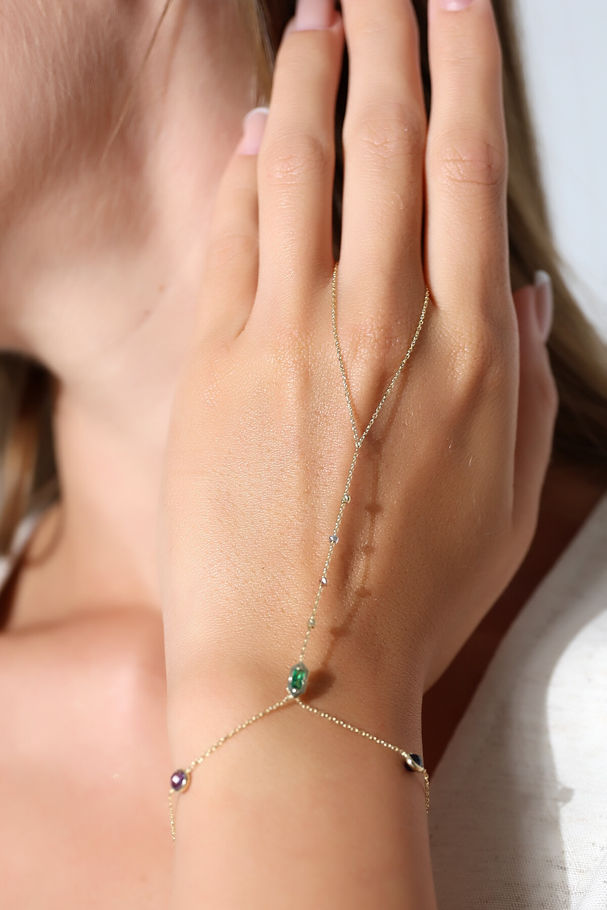 14 Ayar Altın Yeşil Taş Dorikalı Şahmeran