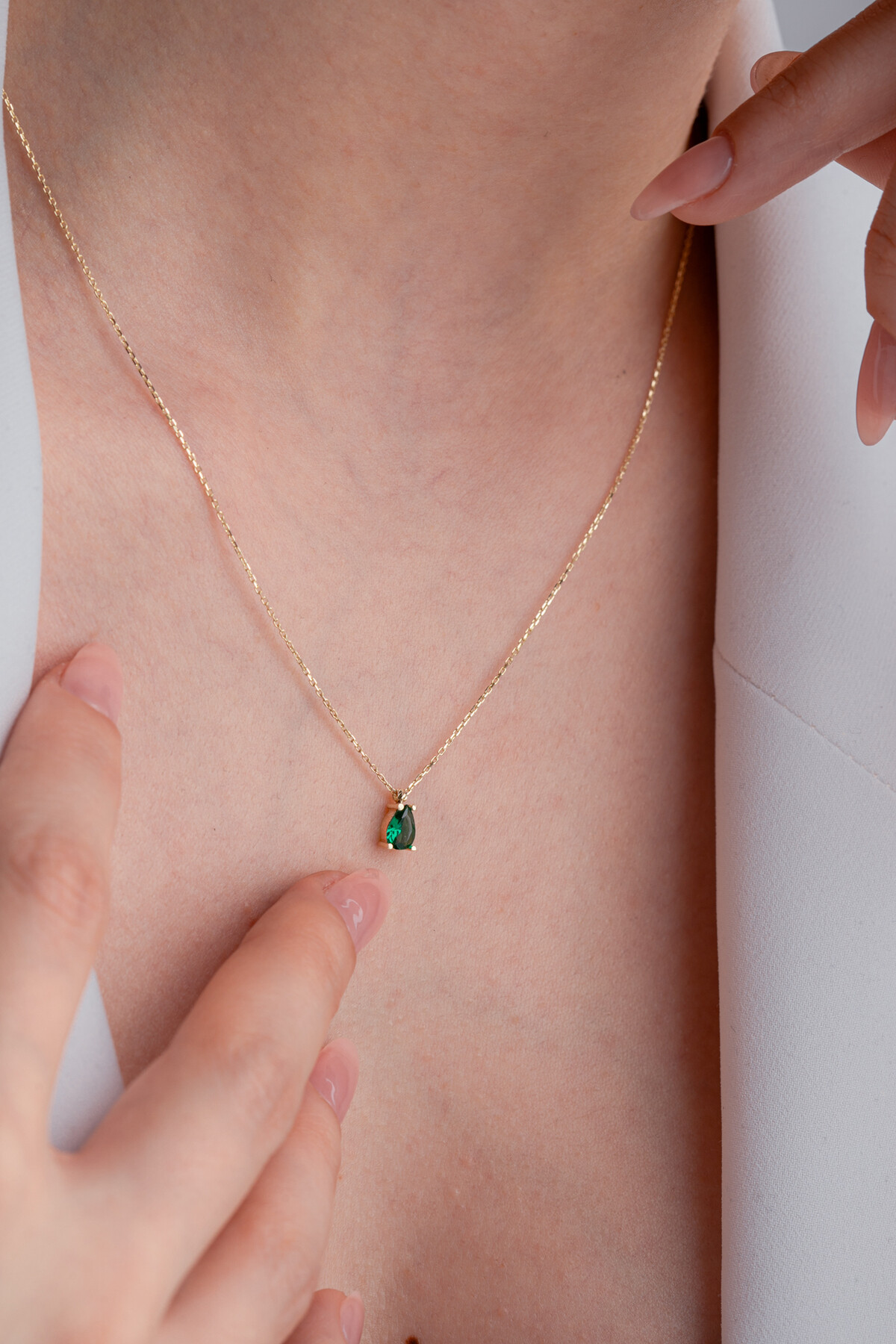 14 Ayar Altın Yeşil Taş Kolye