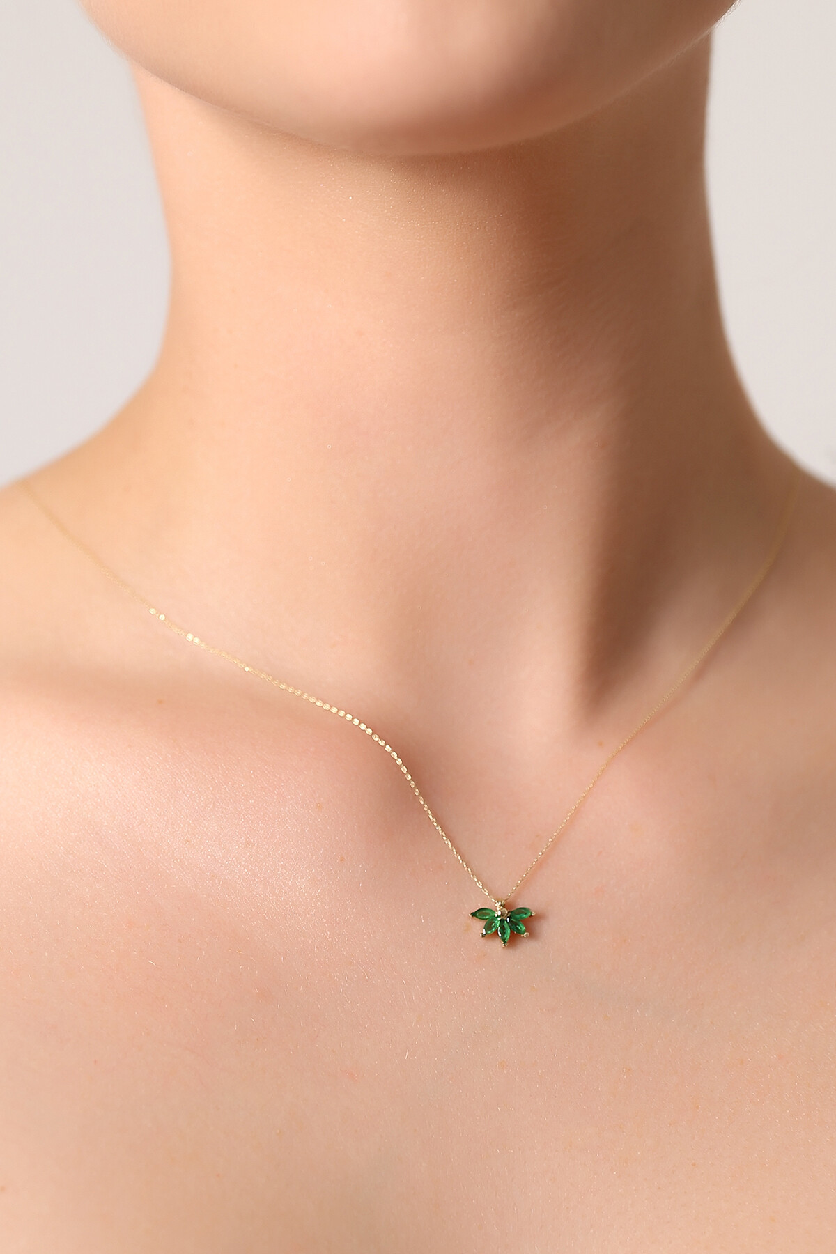 14 Ayar Altın Yeşil Taş Kolye