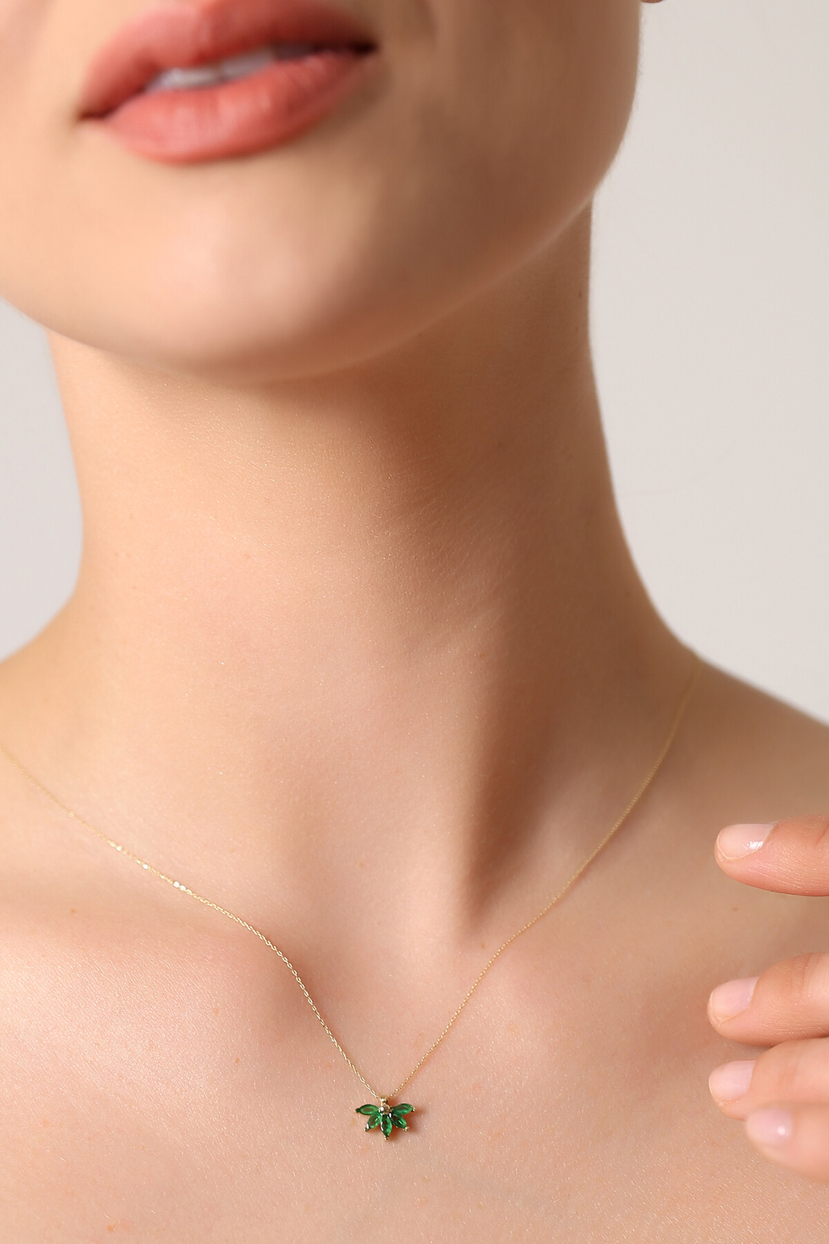 14 Ayar Altın Yeşil Taş Kolye