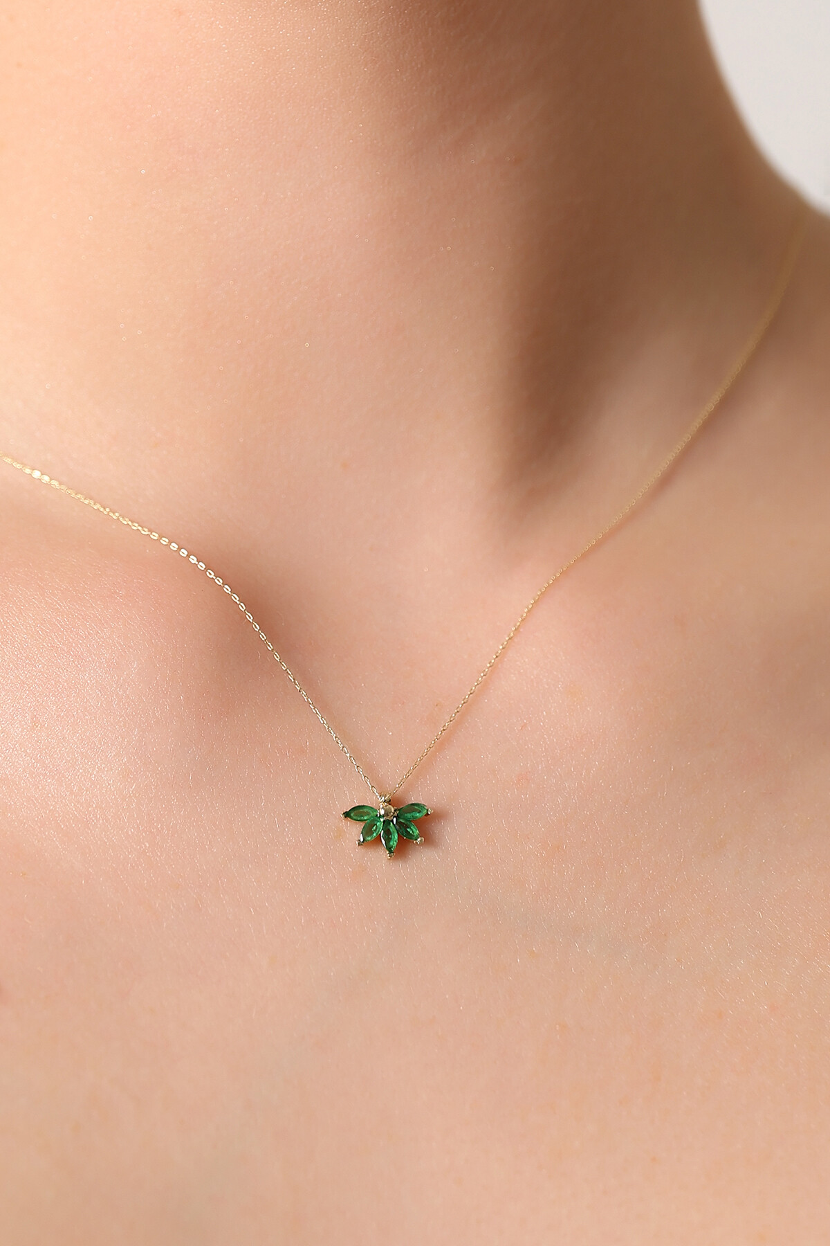 14 Ayar Altın Yeşil Taş Kolye