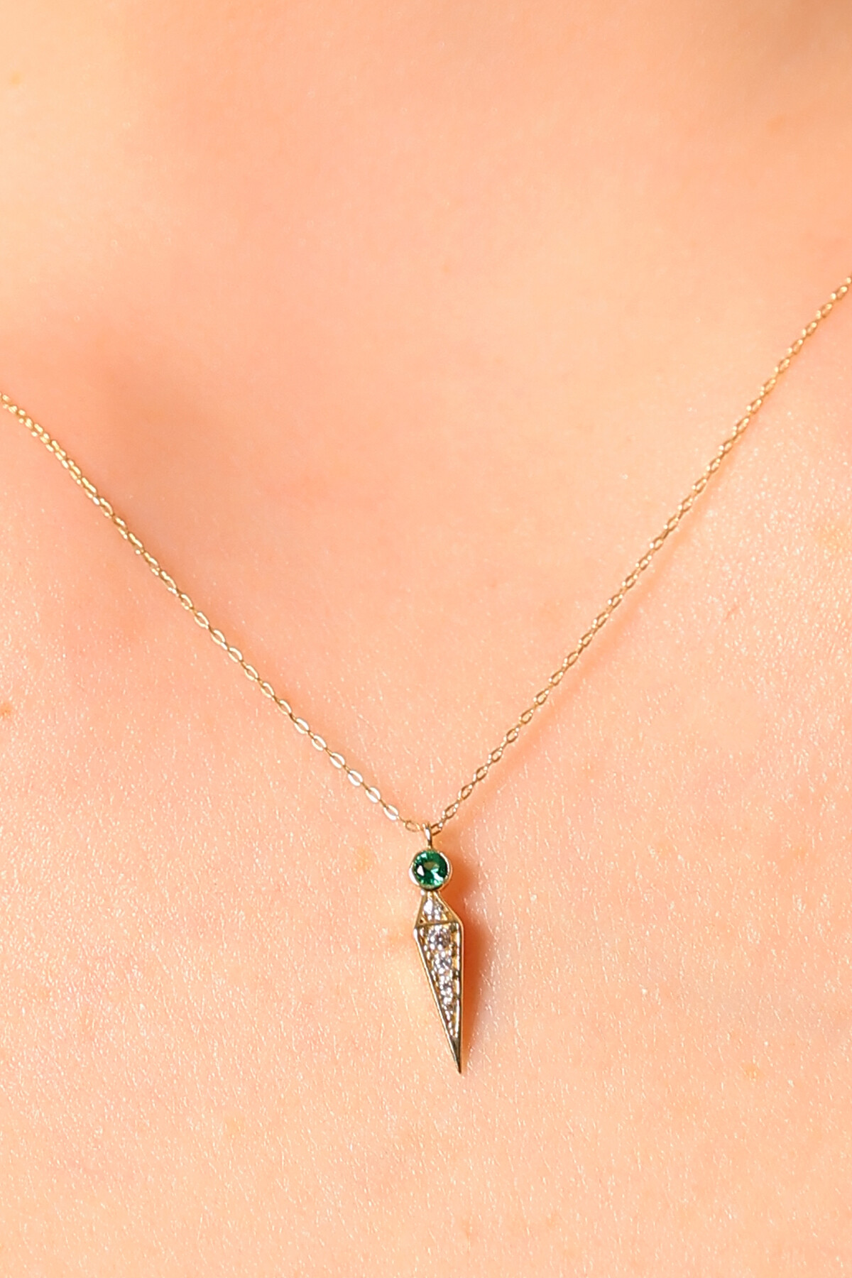 14 Ayar Altın Yeşil Taş Sivri Uç Kolye