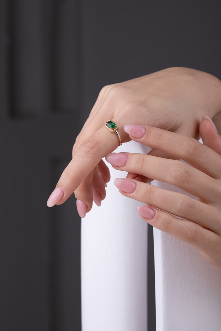 14 Ayar Altın Yeşil Taşlı Baget Yüzük