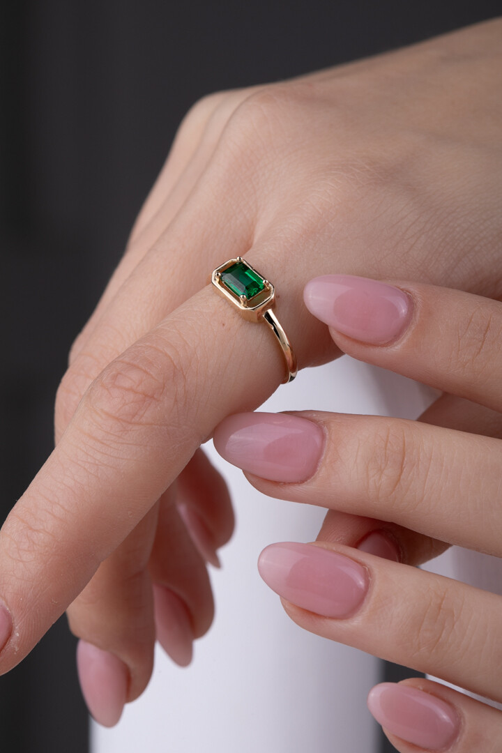 14 Ayar Altın Yeşil Taşlı Baget Yüzük