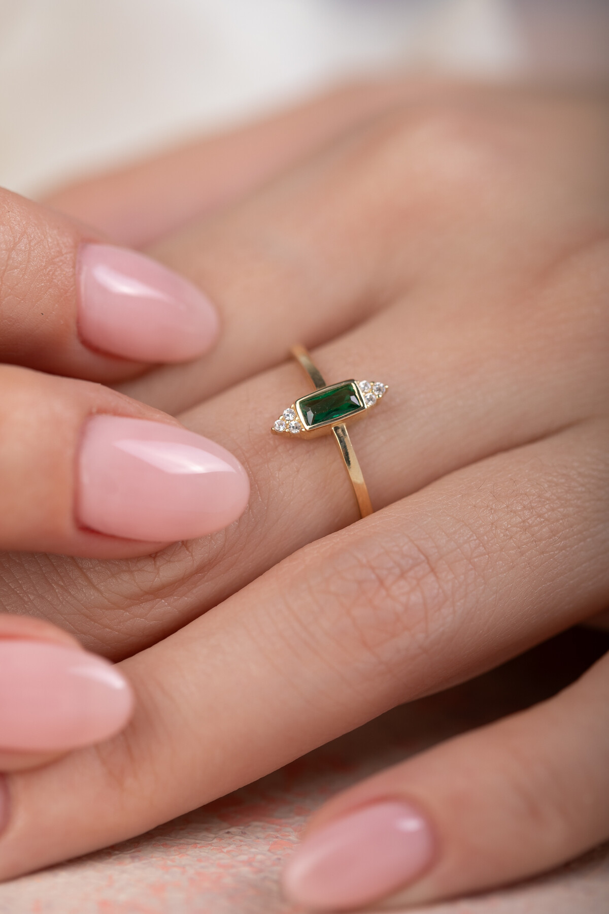 14 Ayar Altın yEŞİL Taşlı Yüzük