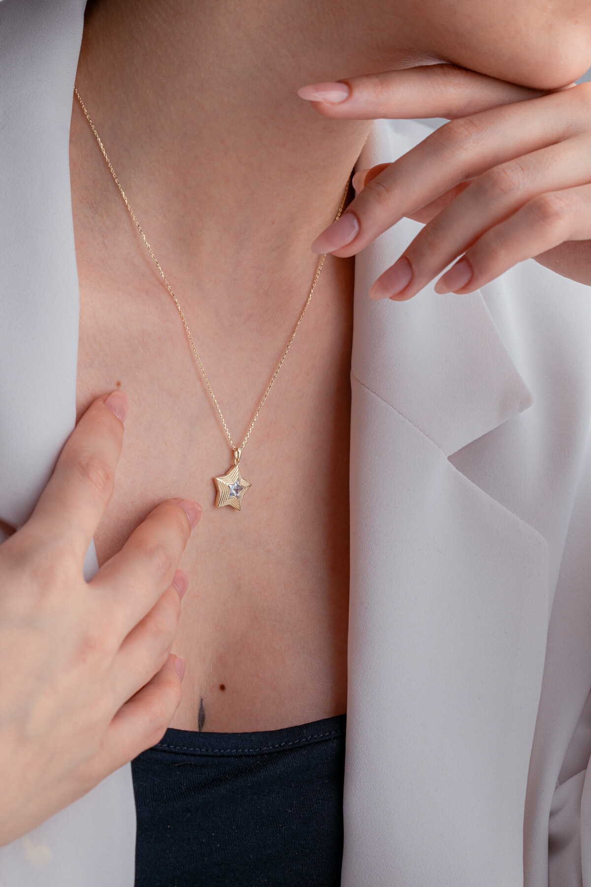 14 Ayar Altın Yıldız Kolye