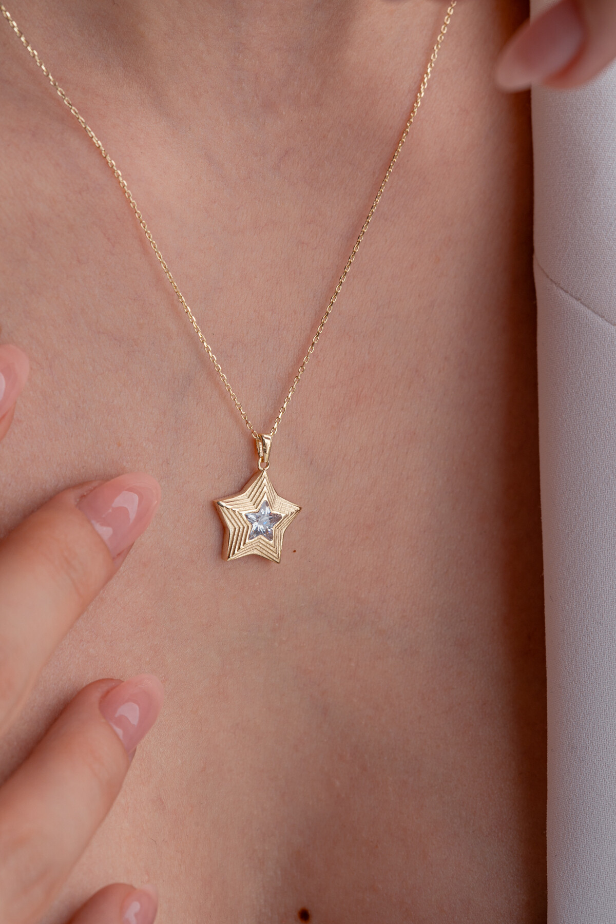 14 Ayar Altın Yıldız Kolye