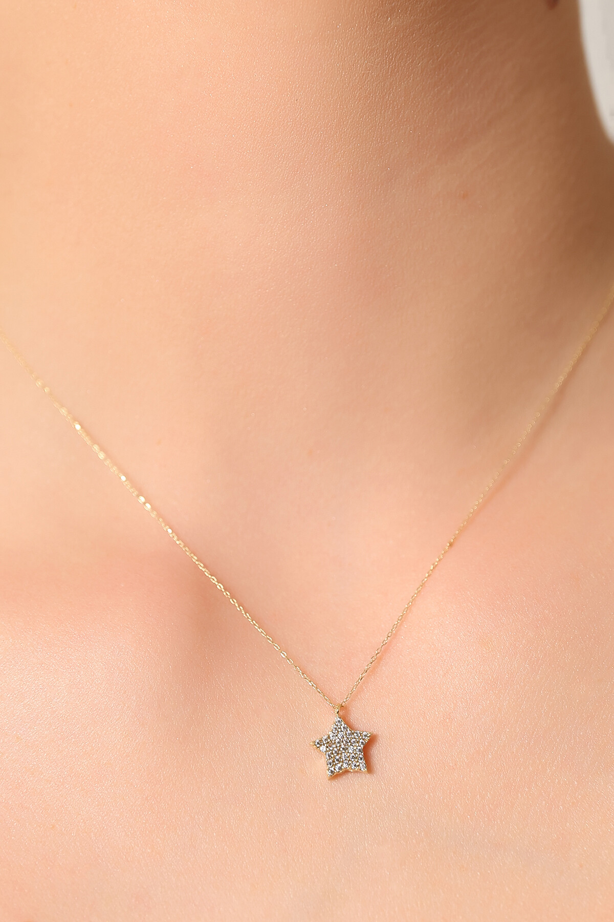 14 Ayar Altın Yıldız Kolye
