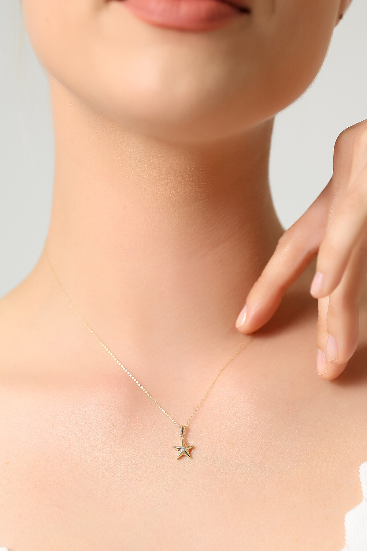 14 Ayar Altın Yıldız Kolye