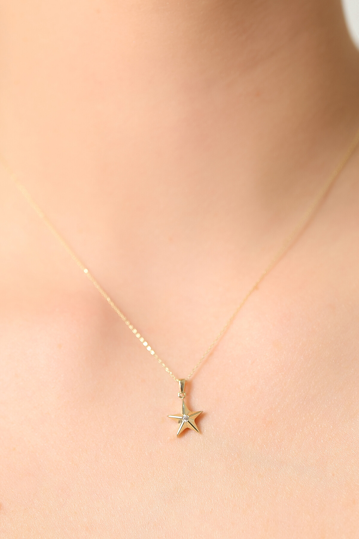 14 Ayar Altın Yıldız Kolye