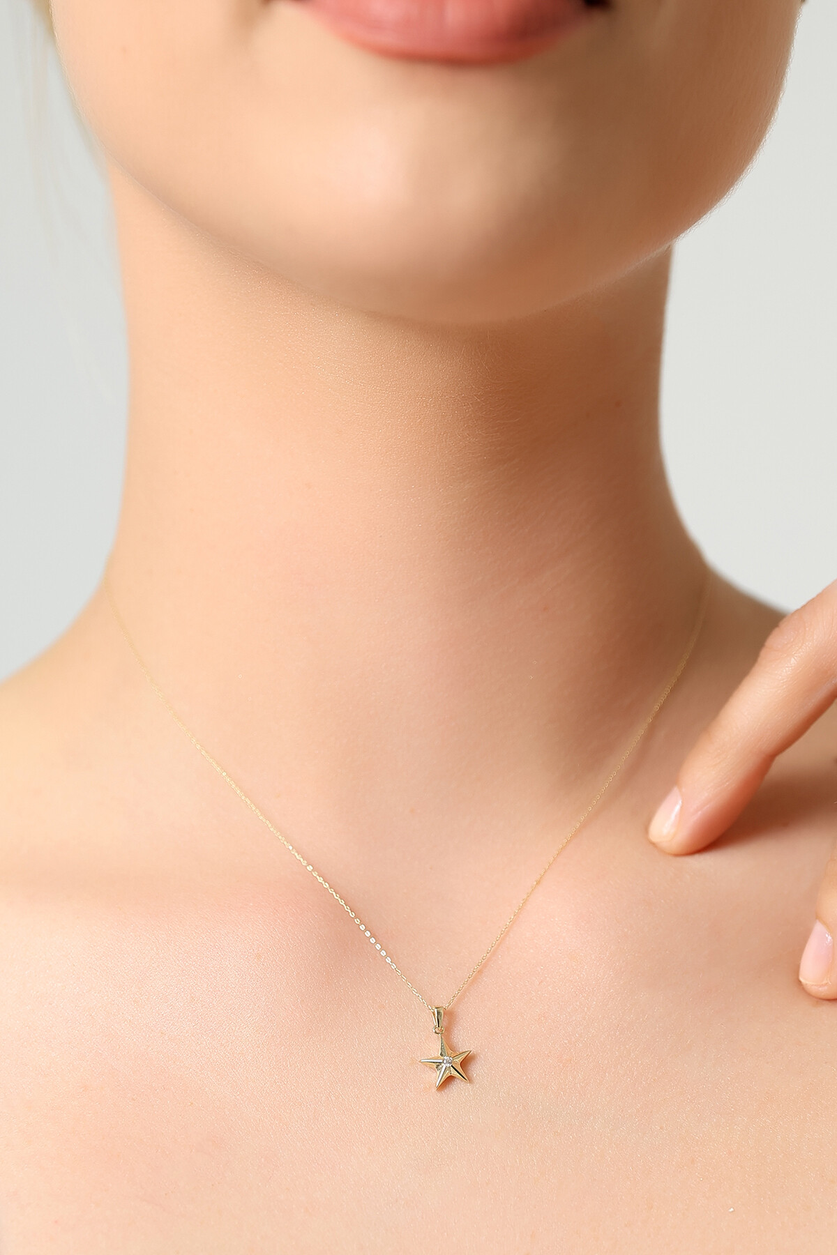 14 Ayar Altın Yıldız Kolye