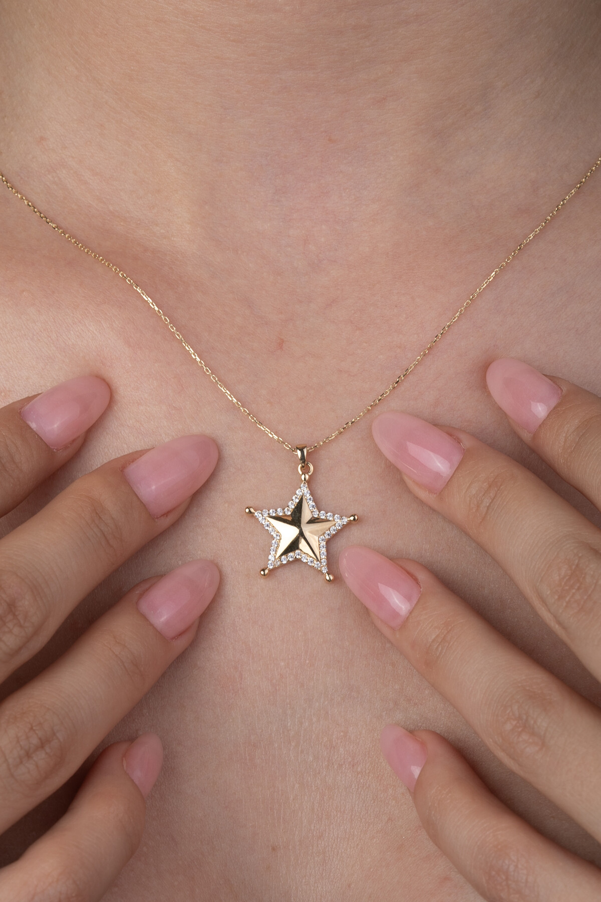 14 Ayar Altın Yıldız Kolye