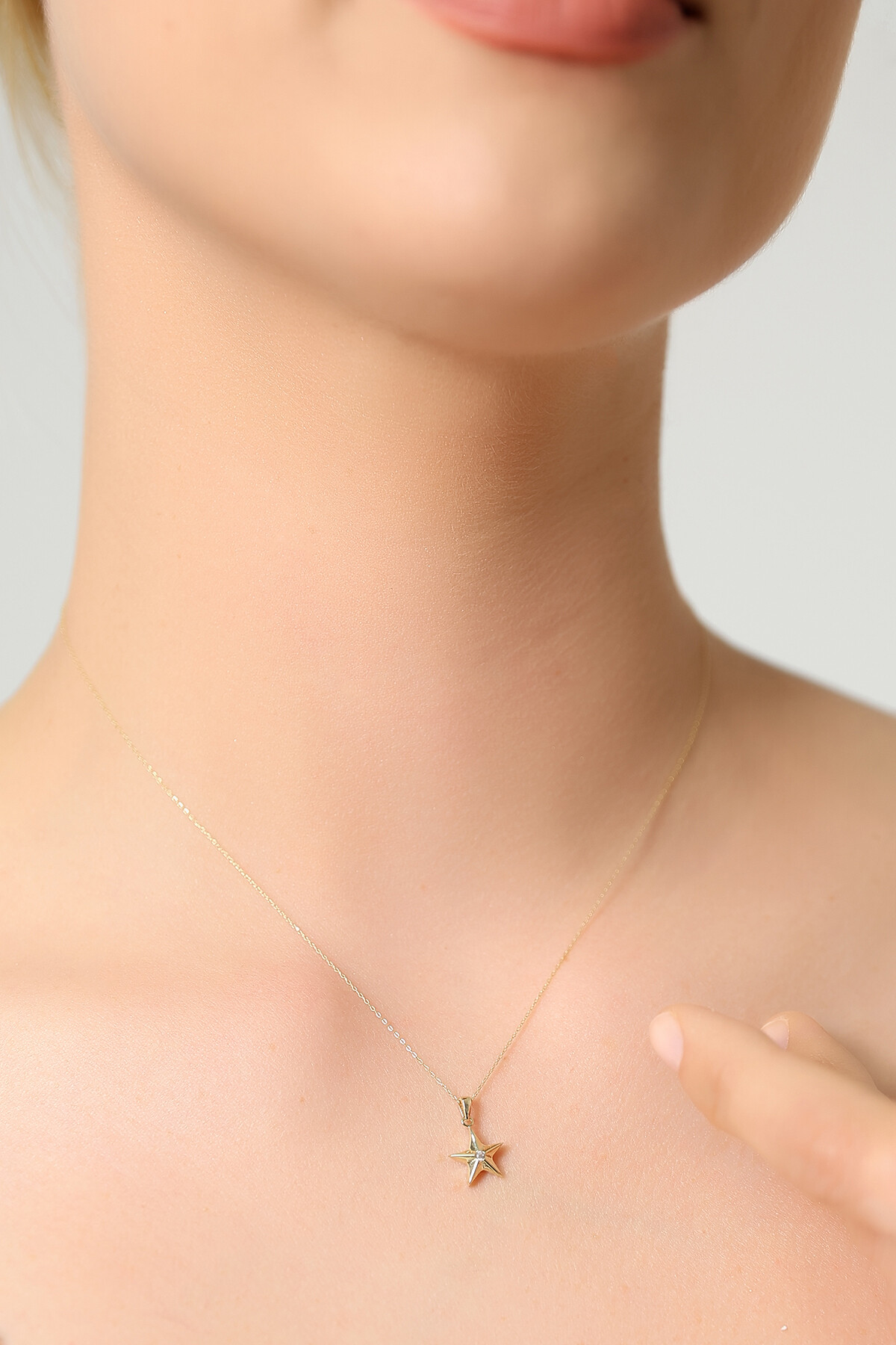 14 Ayar Altın Yıldız Kolye