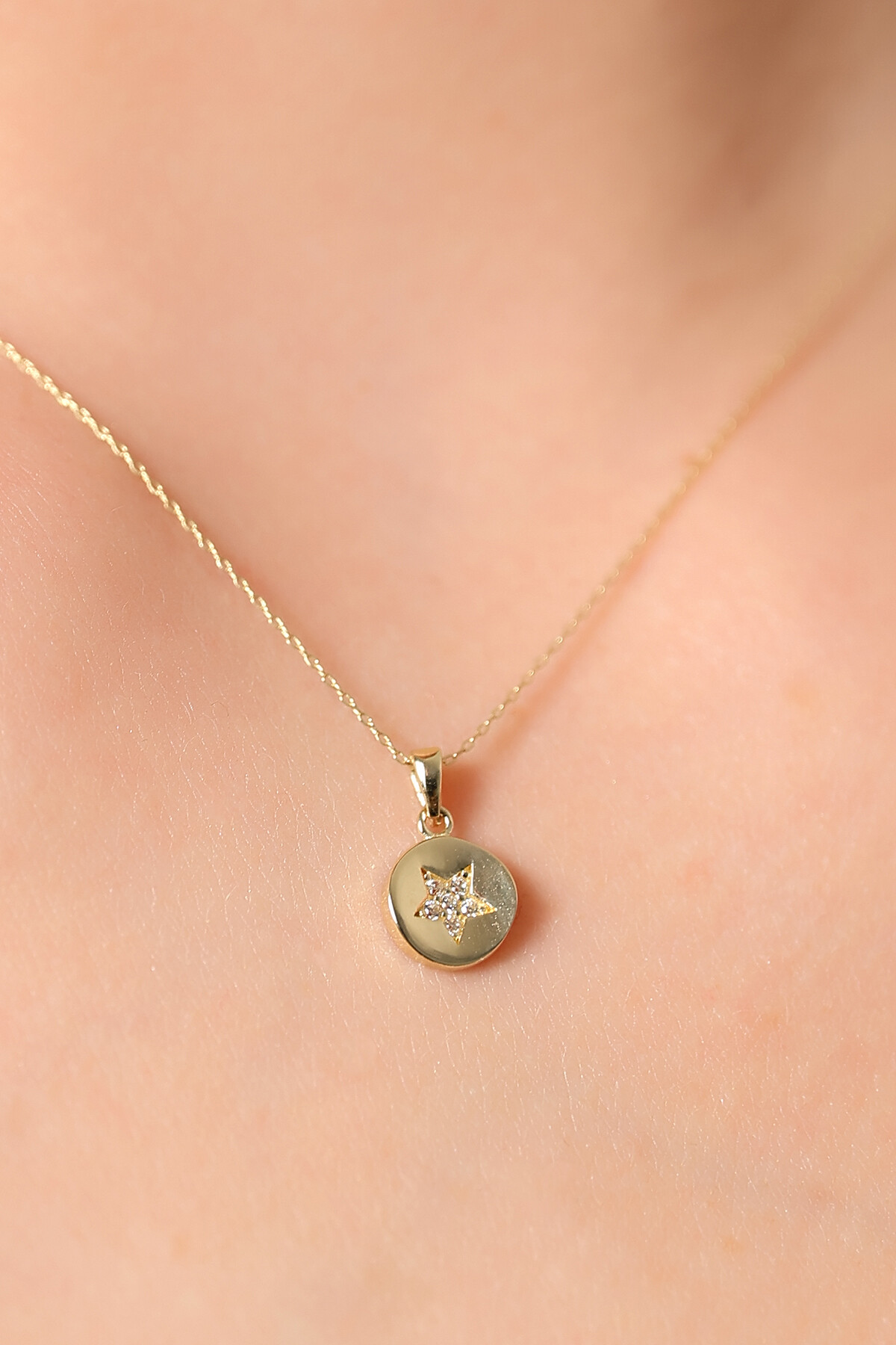 14 Ayar Altın Yıldız Kolye