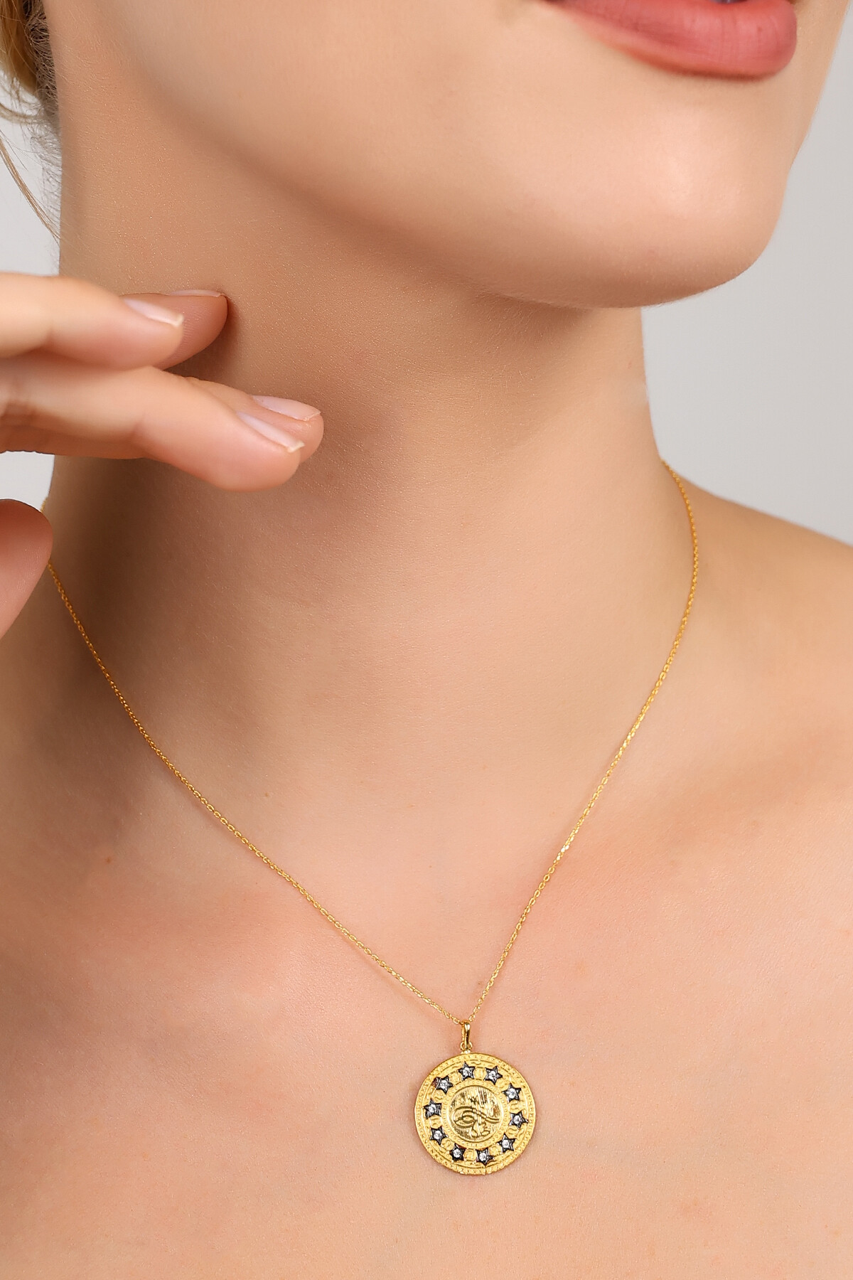 14 Ayar Altın Yıldızlı Tuğra Kolye