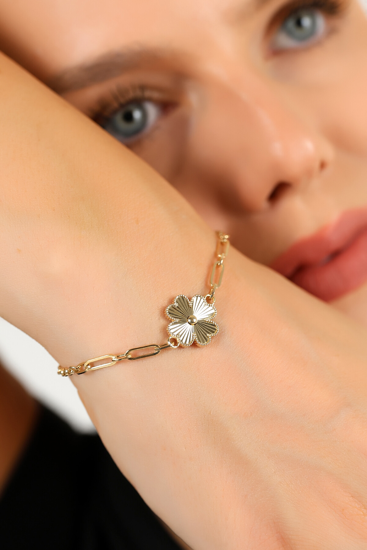 14 Ayar Altın Yonca Detaylı Zincir Bileklik