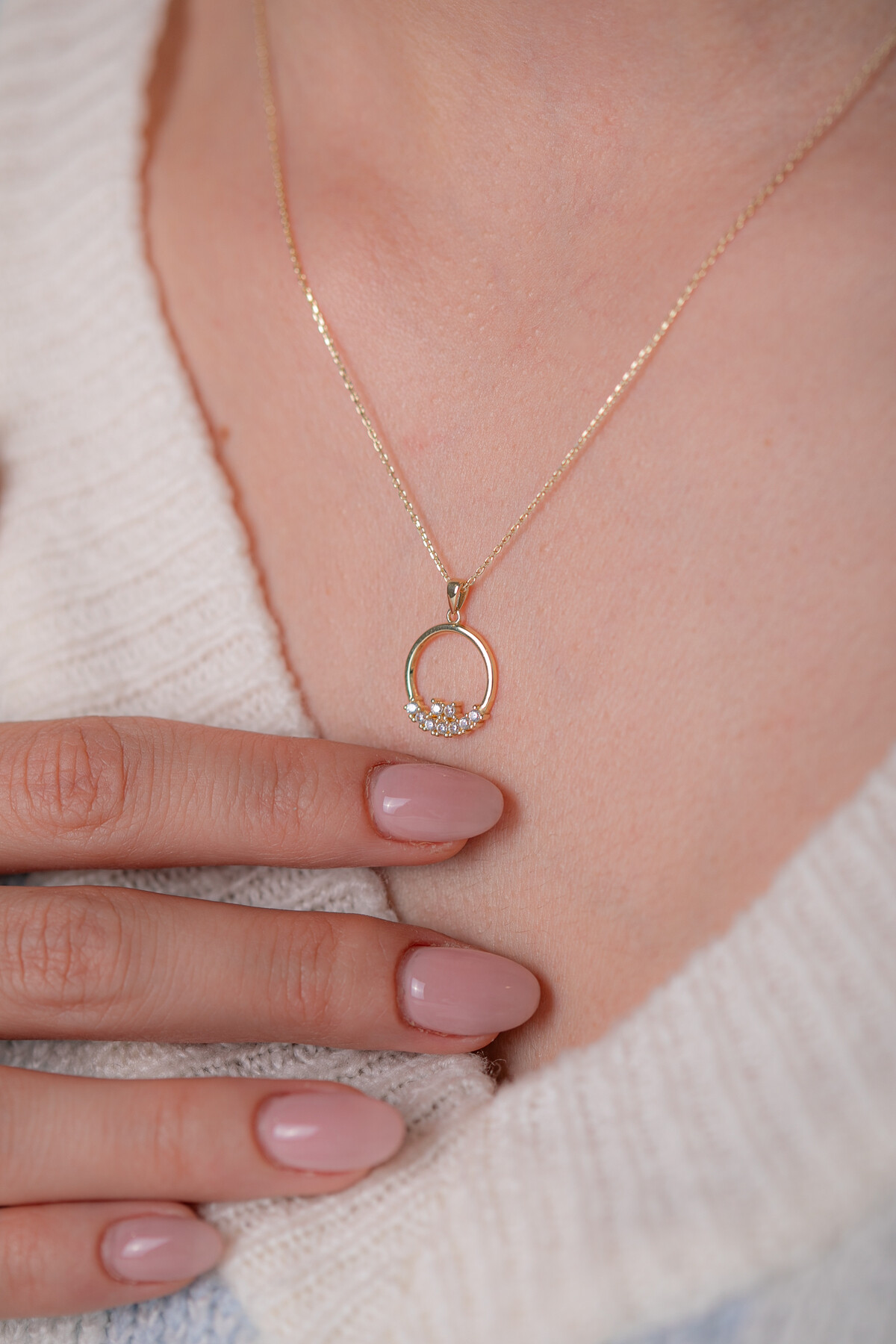 14 Ayar Altın Yuvarlak Formlu Taşlı Kolye