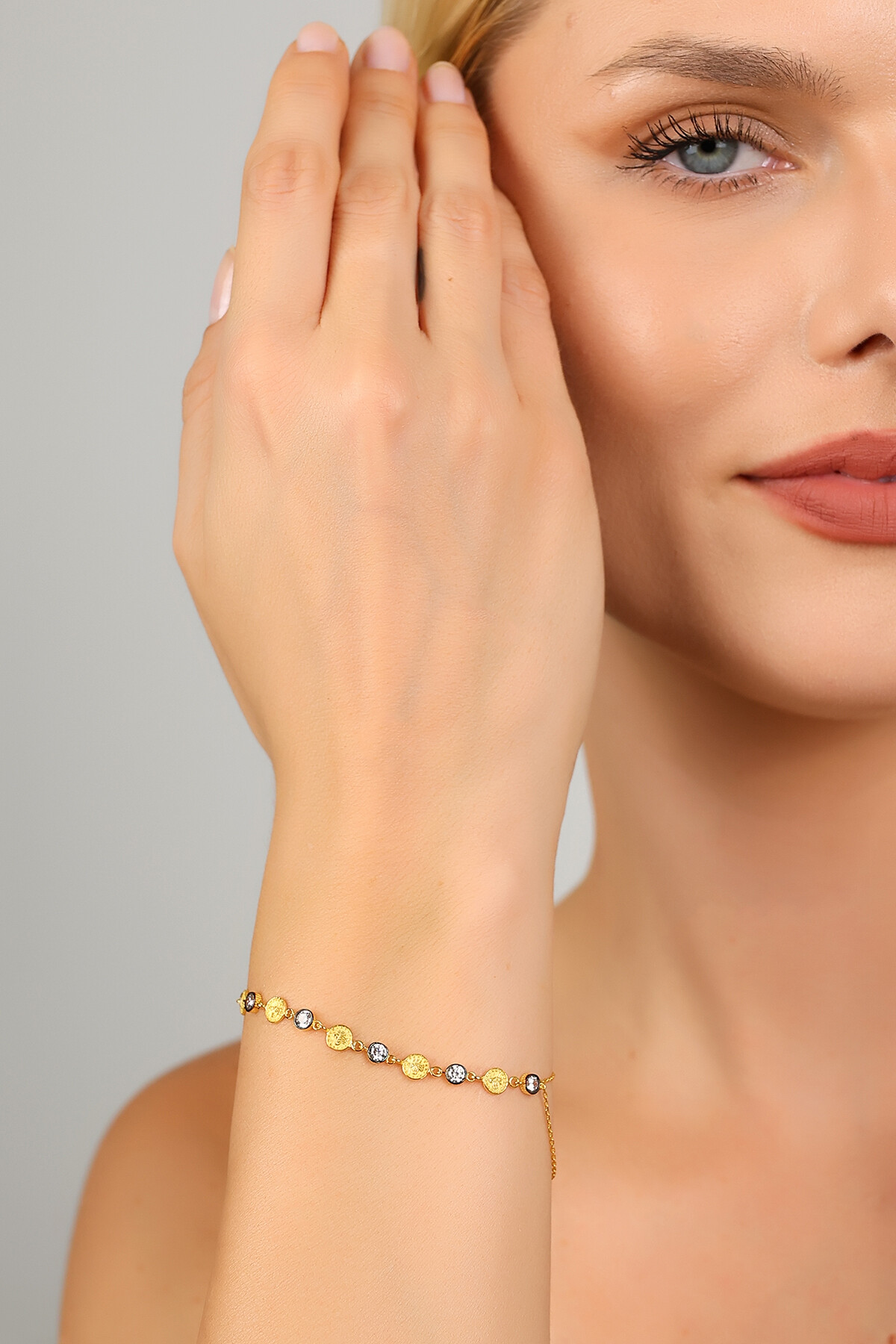 14 Ayar Altın Yuvarlak Taşlı Tuğra Bileklik