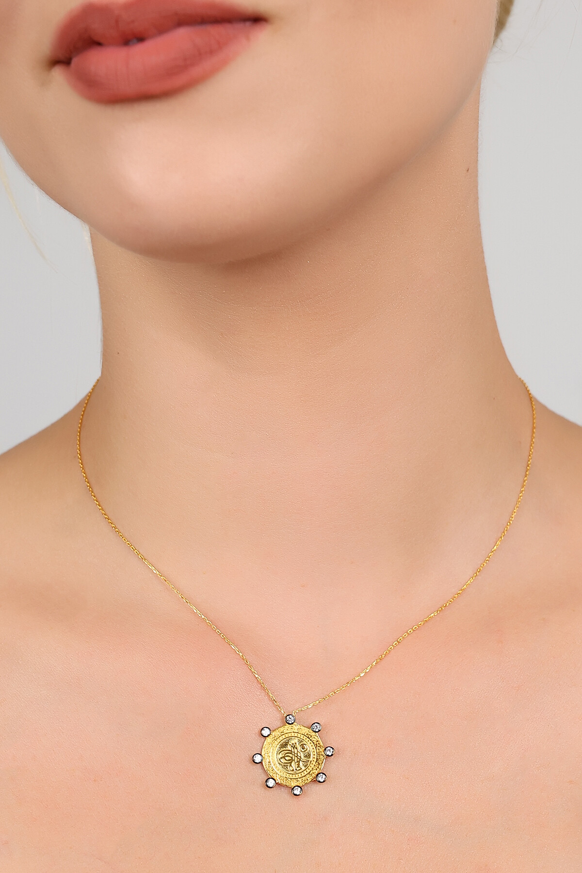 14 Ayar Altın Zarif Taşlı Tuğra Kolye