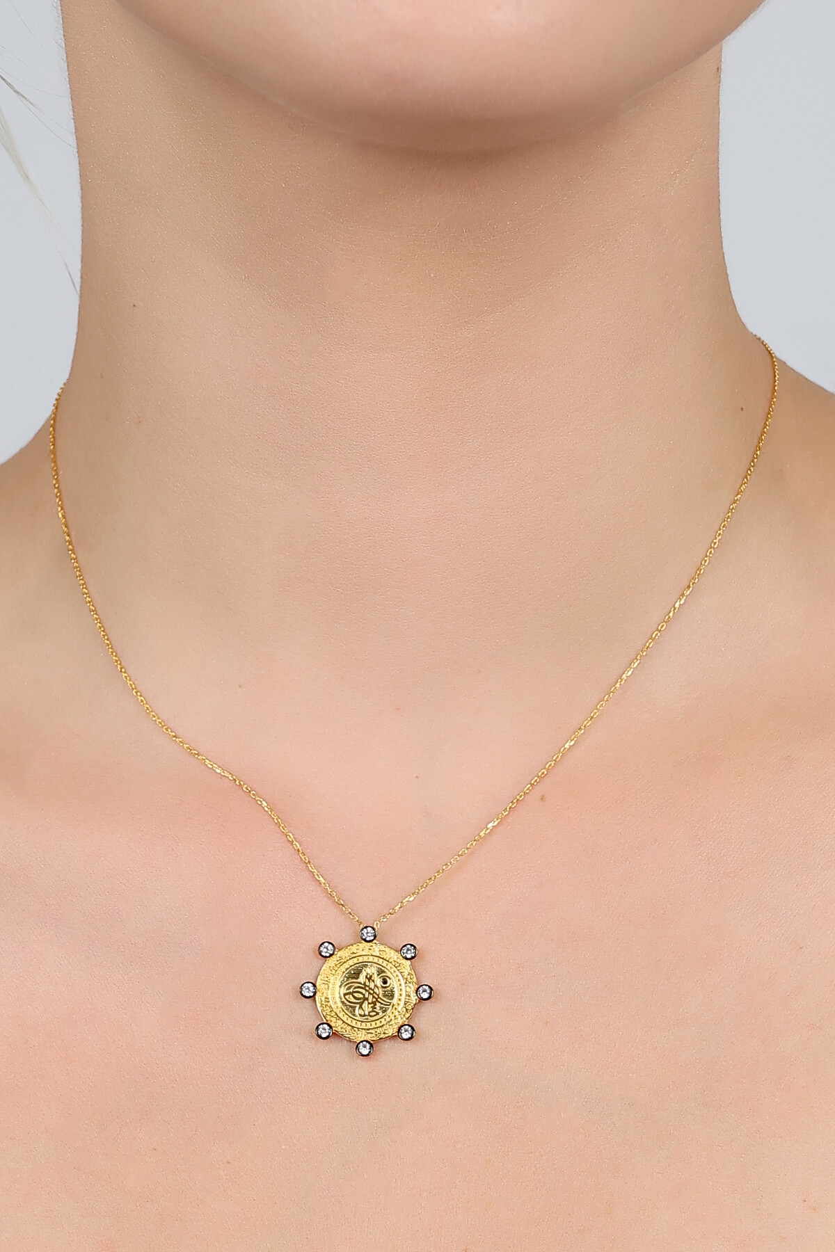 14 Ayar Altın Zarif Taşlı Tuğra Kolye