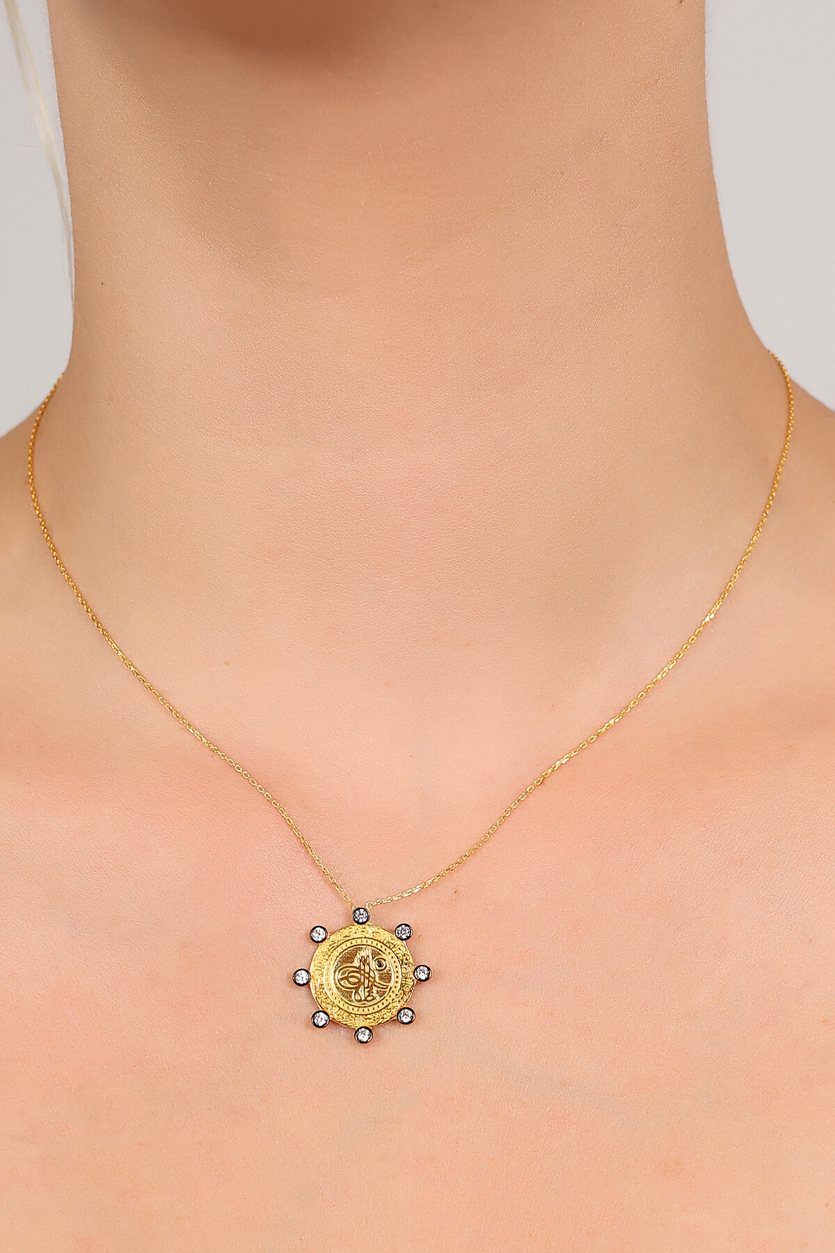 14 Ayar Altın Zarif Taşlı Tuğra Kolye