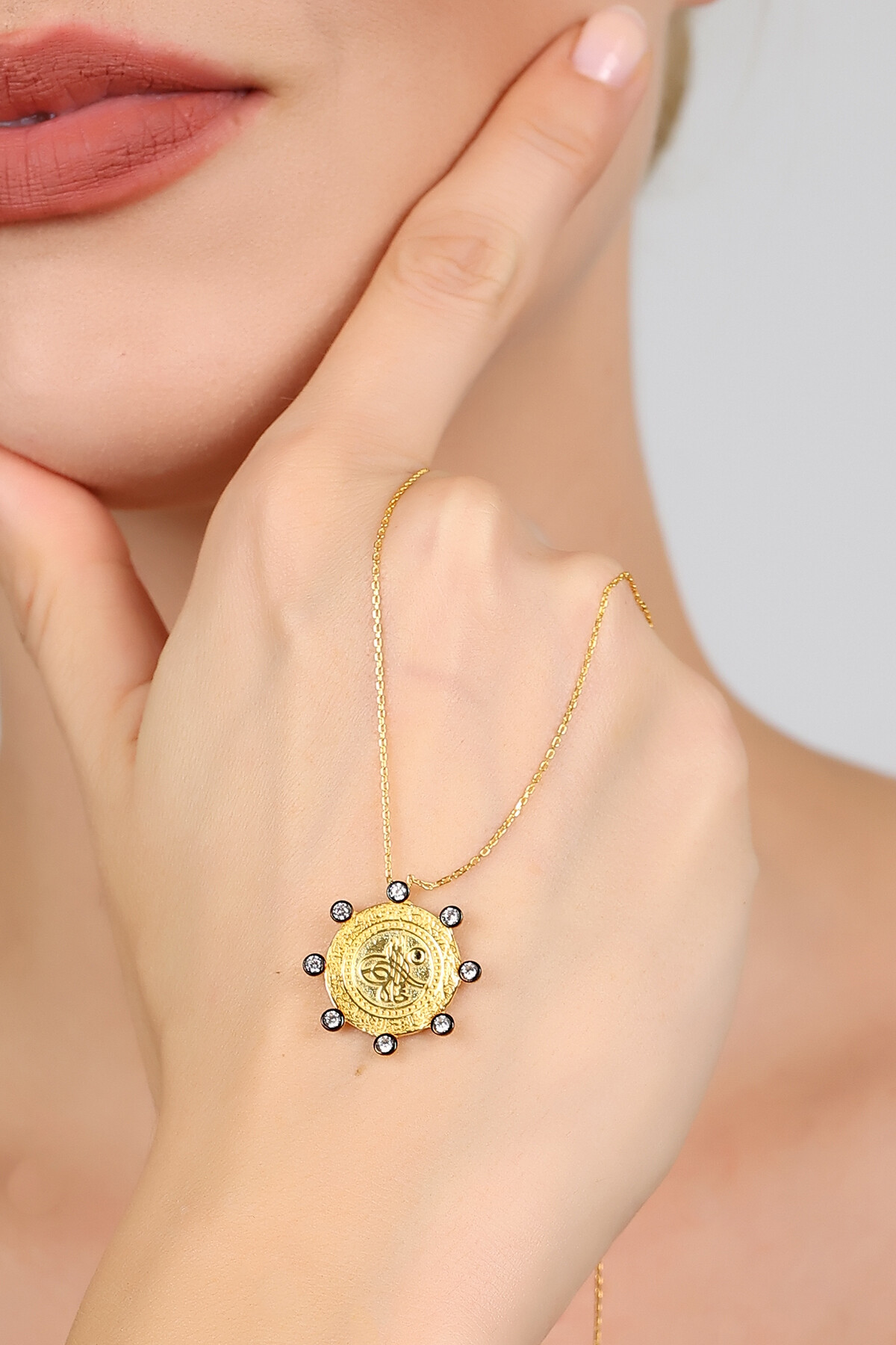 14 Ayar Altın Zarif Taşlı Tuğra Kolye