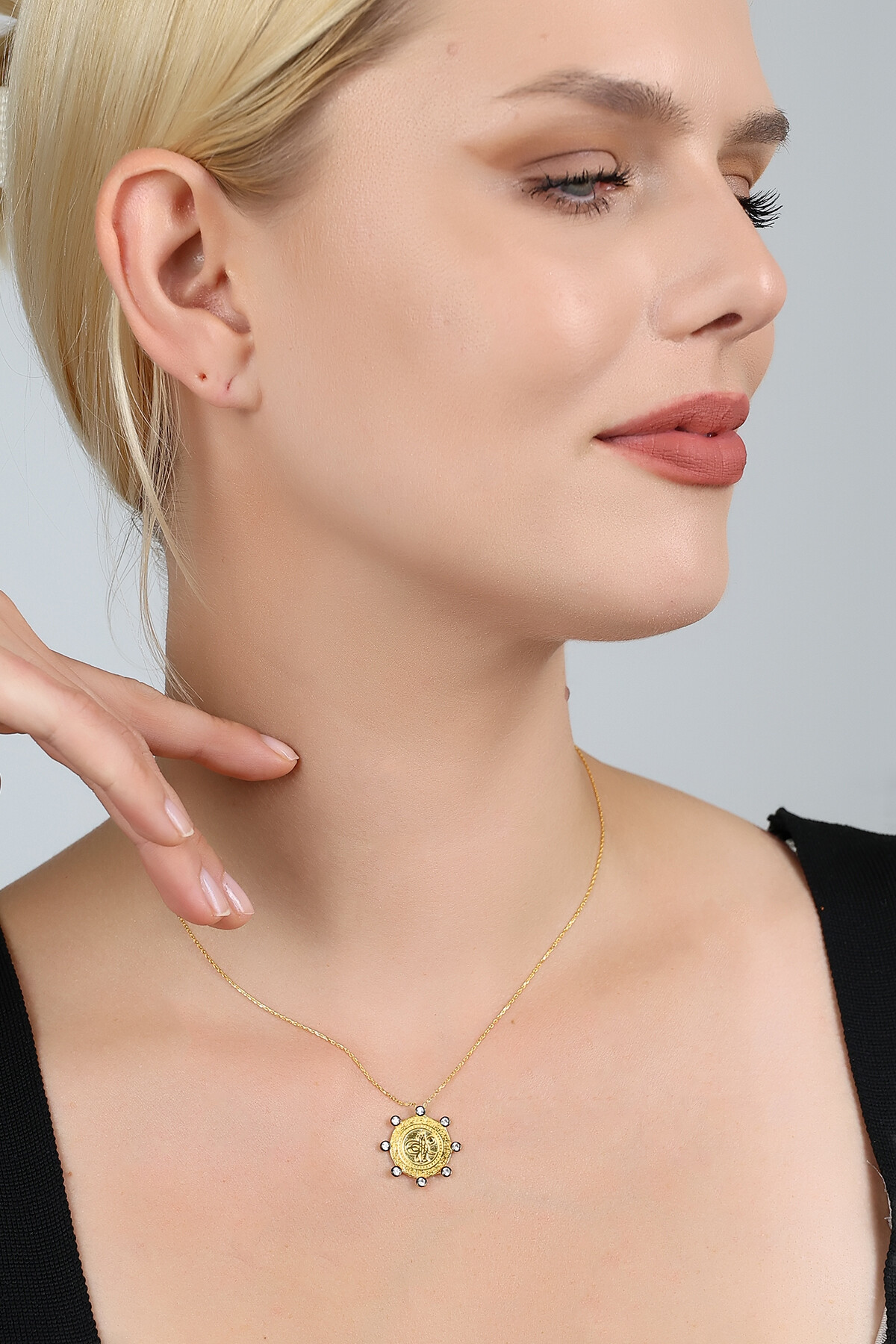 14 Ayar Altın Zarif Taşlı Tuğra Kolye