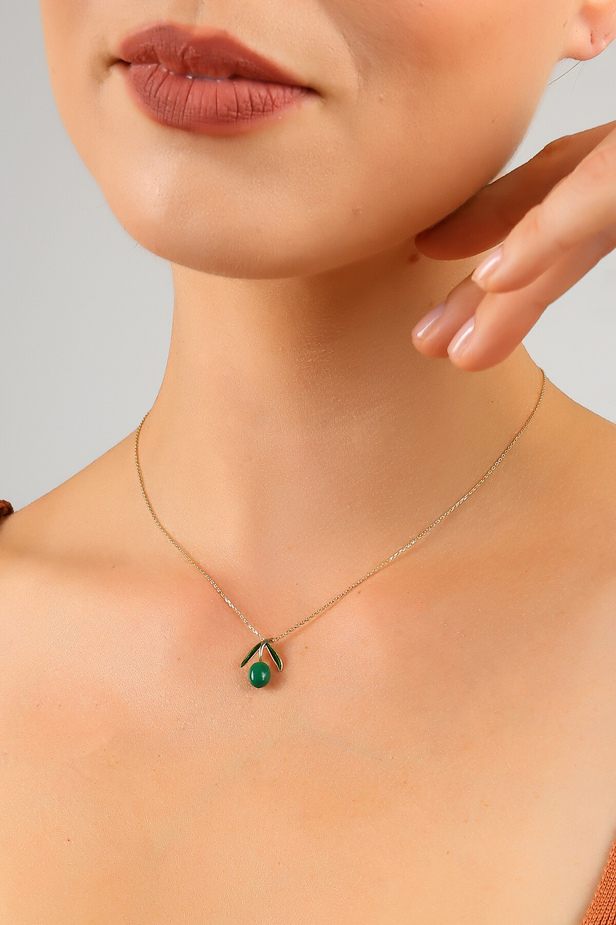 14 Ayar Altın Zarif Yeşil Zeytin Kolye