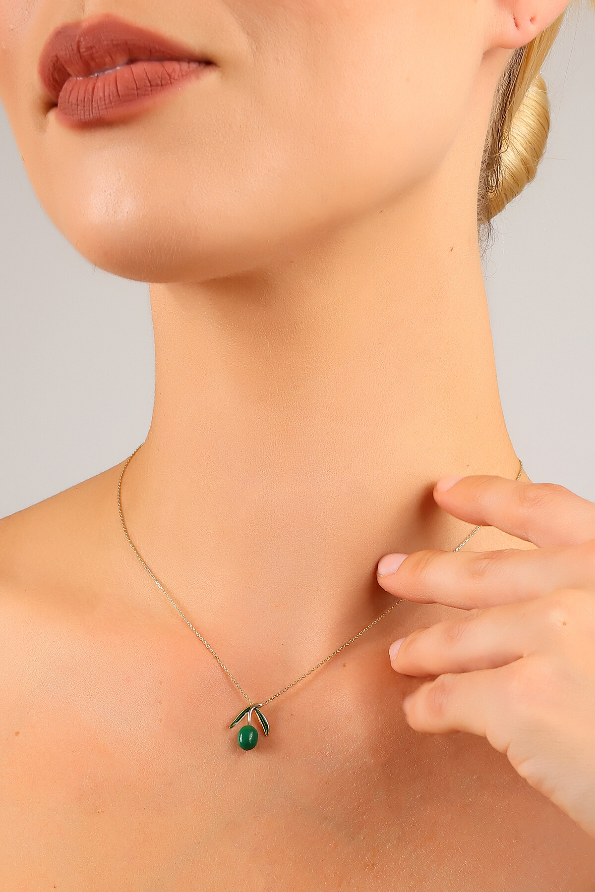 14 Ayar Altın Zarif Yeşil Zeytin Kolye