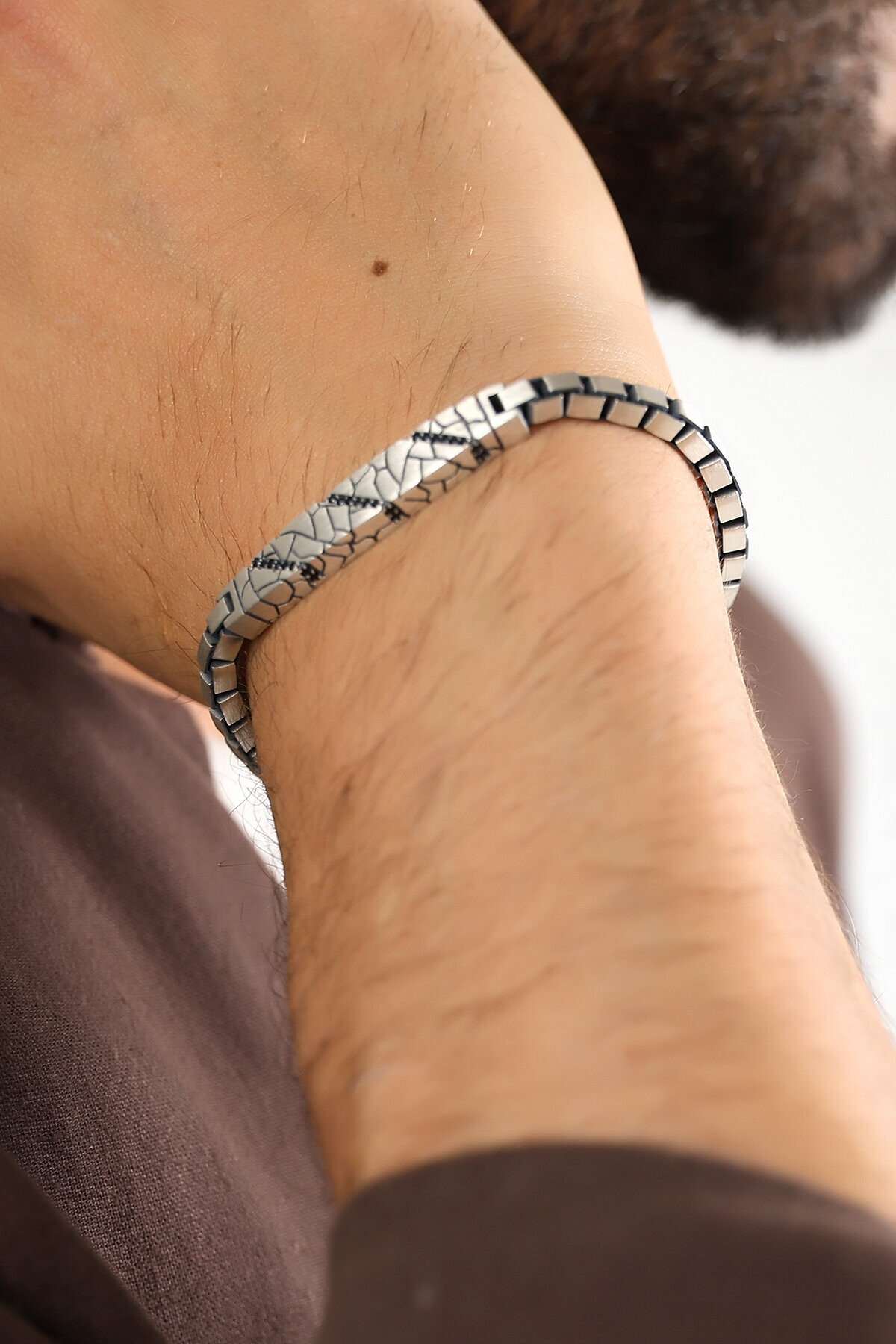 Gümüş Siyah Taşlı Ağaç Kabuğu Küp Zincirli Bileklik