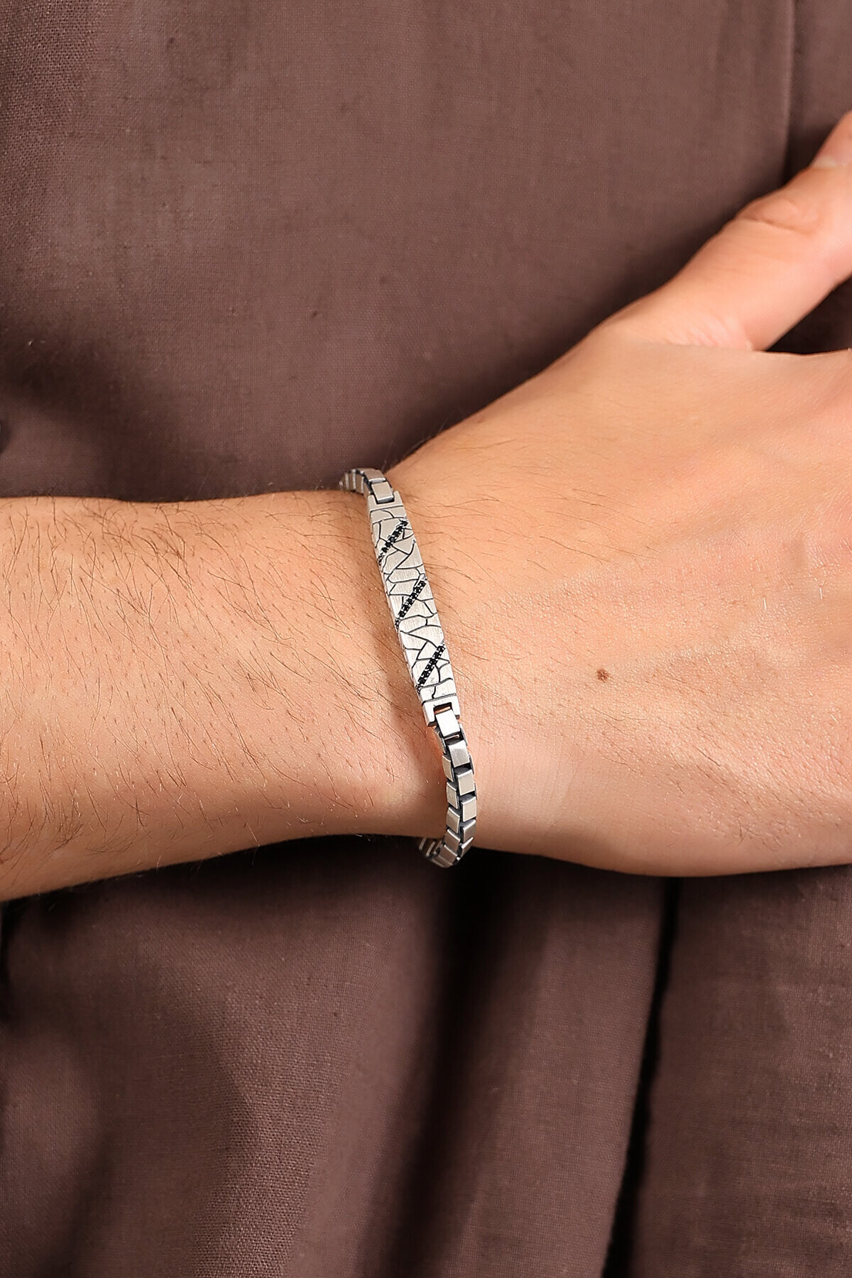 Gümüş Siyah Taşlı Ağaç Kabuğu Küp Zincirli Bileklik