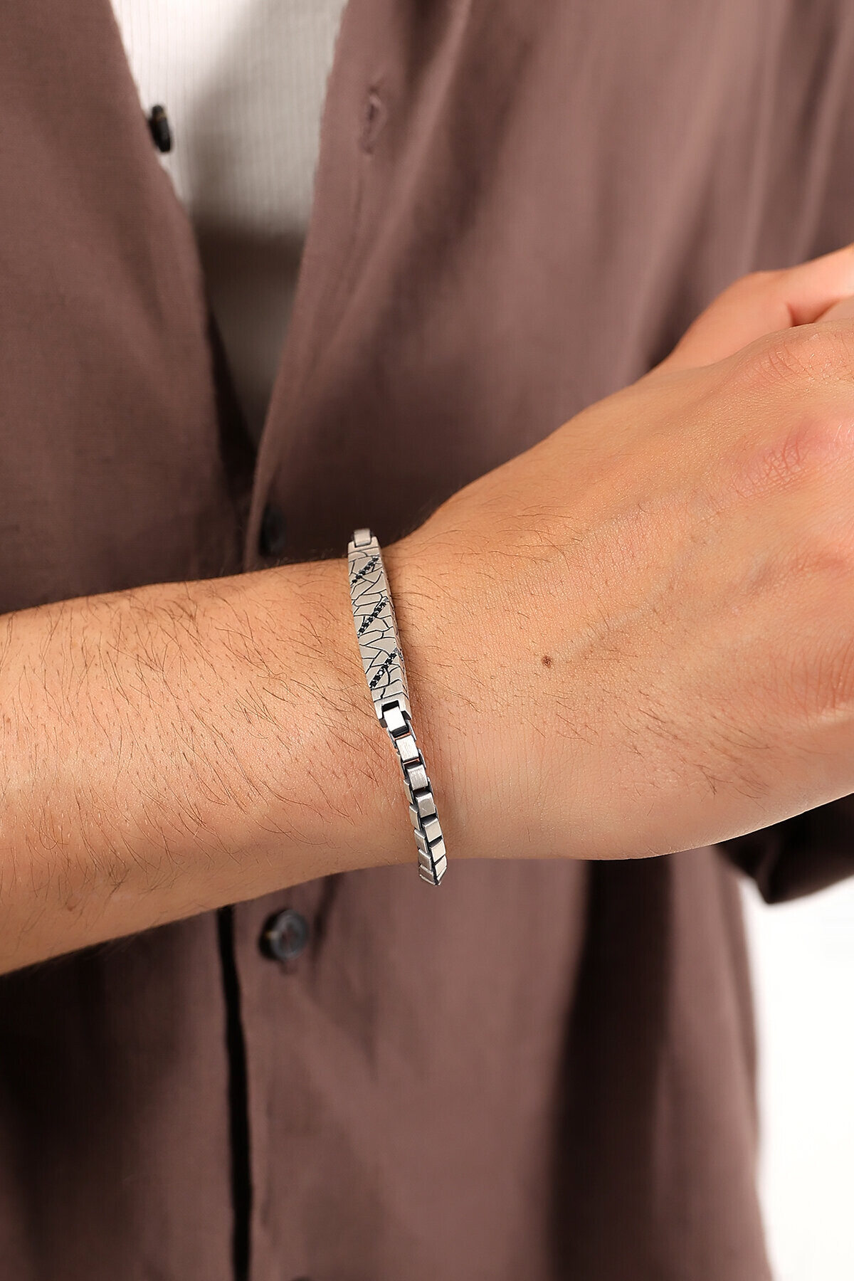 Gümüş Siyah Taşlı Ağaç Kabuğu Küp Zincirli Bileklik