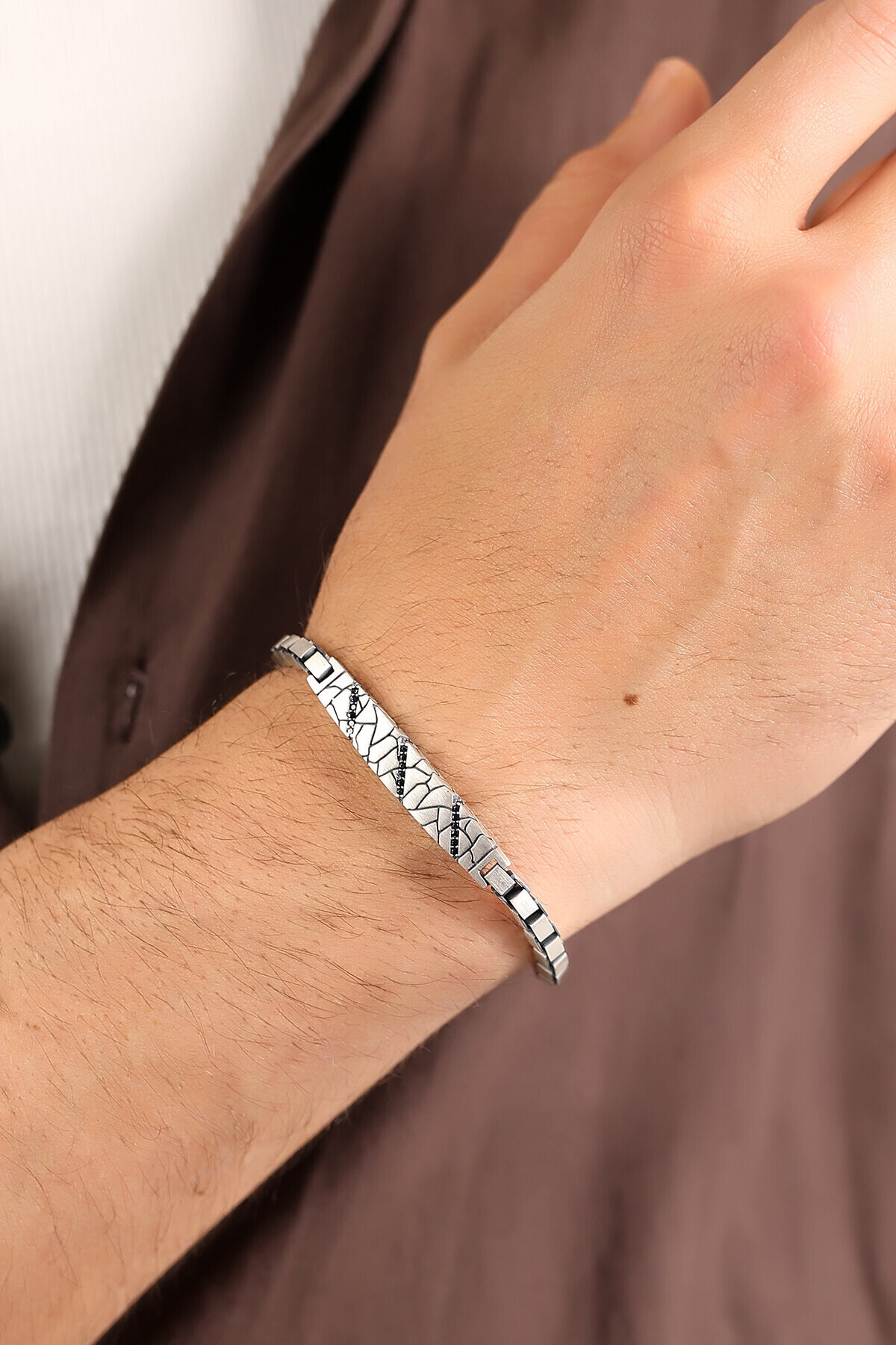 Gümüş Siyah Taşlı Ağaç Kabuğu Küp Zincirli Bileklik