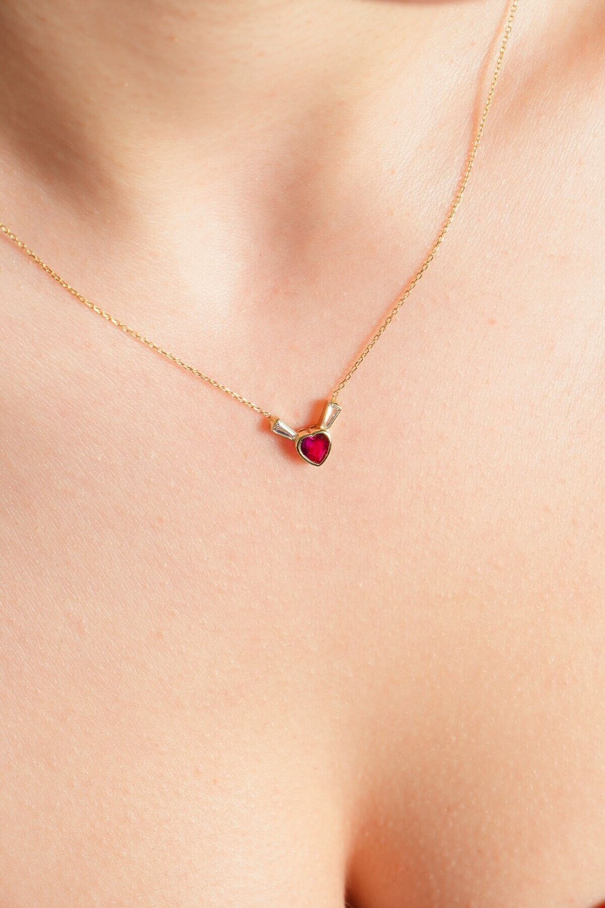 14 Ayar Altın Kırmızı Kalp Kolye