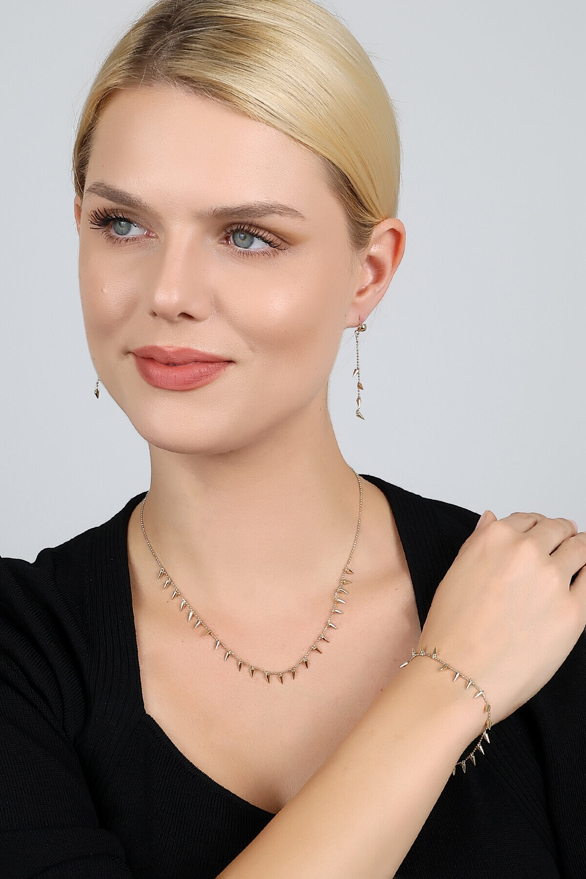 14 Ayar Altın Üçgen Sallantılı Set