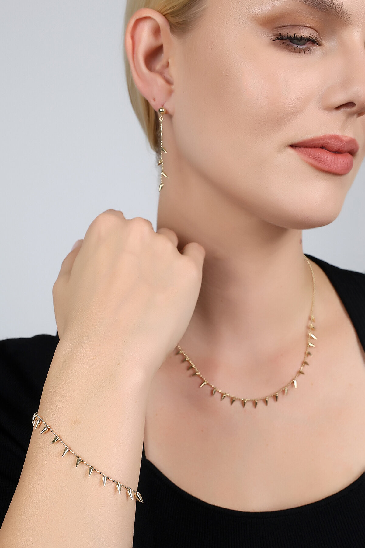 14 Ayar Altın Üçgen Sallantılı Set