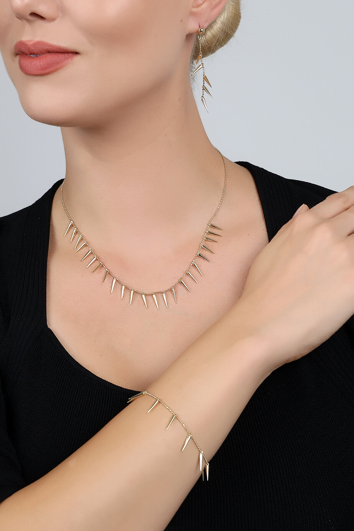 14 Ayar Altın Üçgen Sallantılı Set