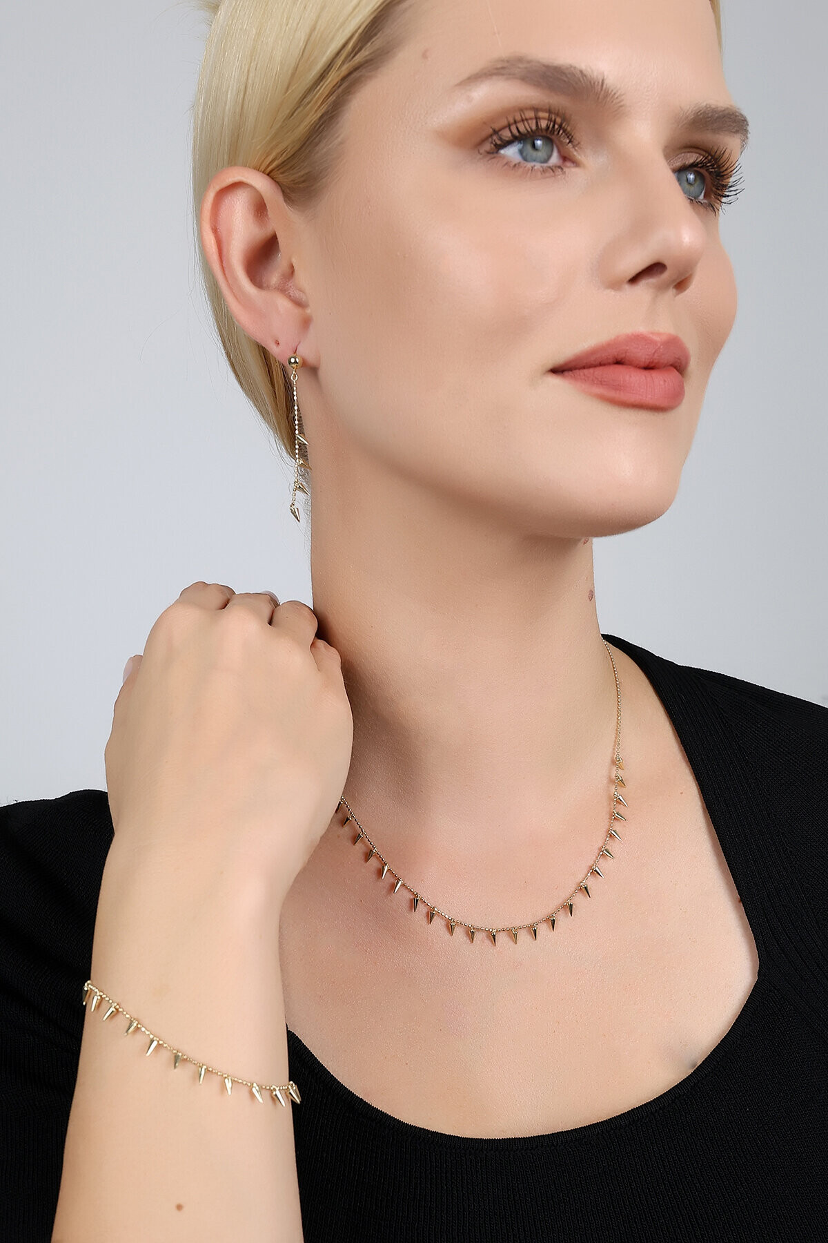 14 Ayar Altın Üçgen Sallantılı Set