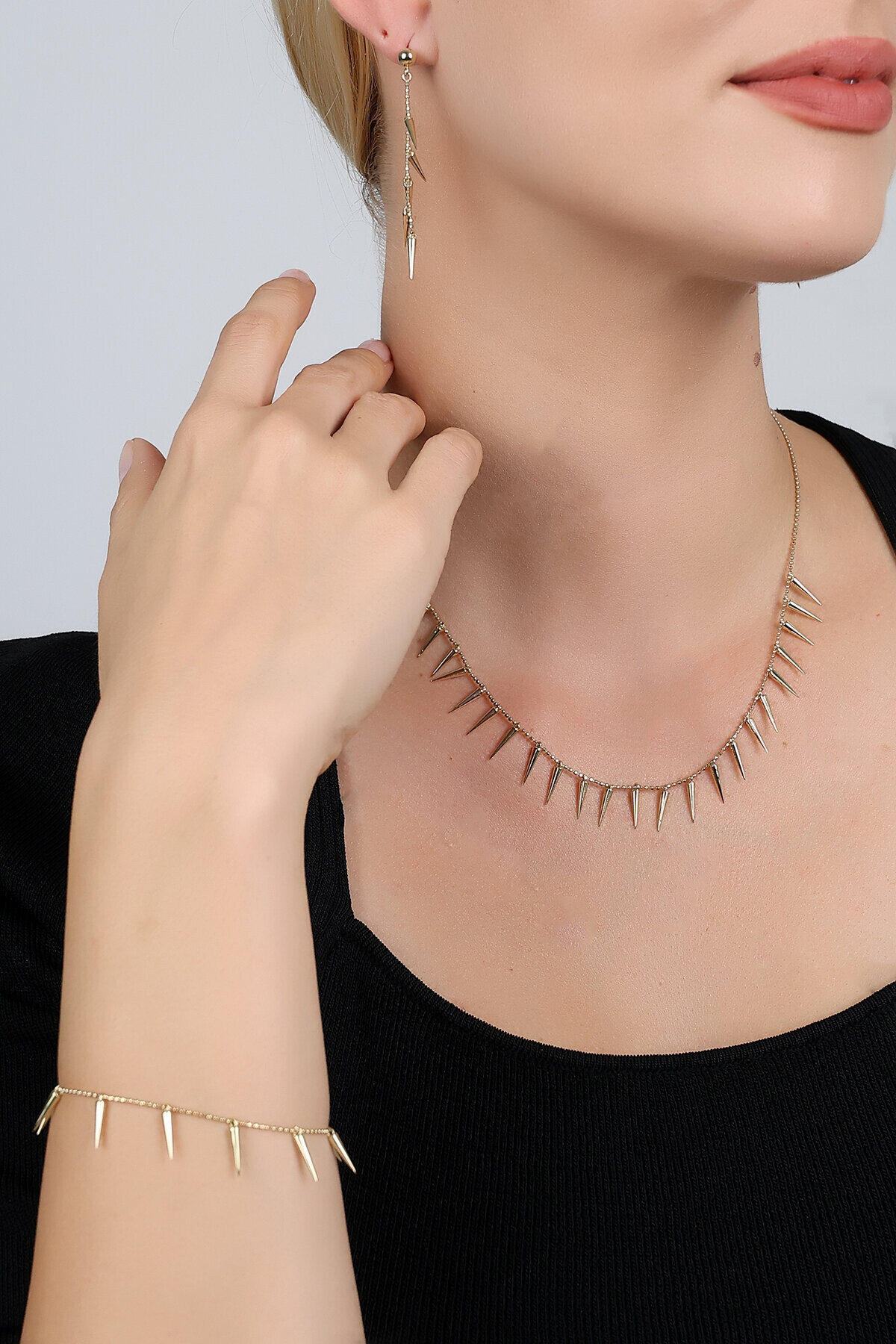 14 Ayar Altın Üçgen Sallantılı Set