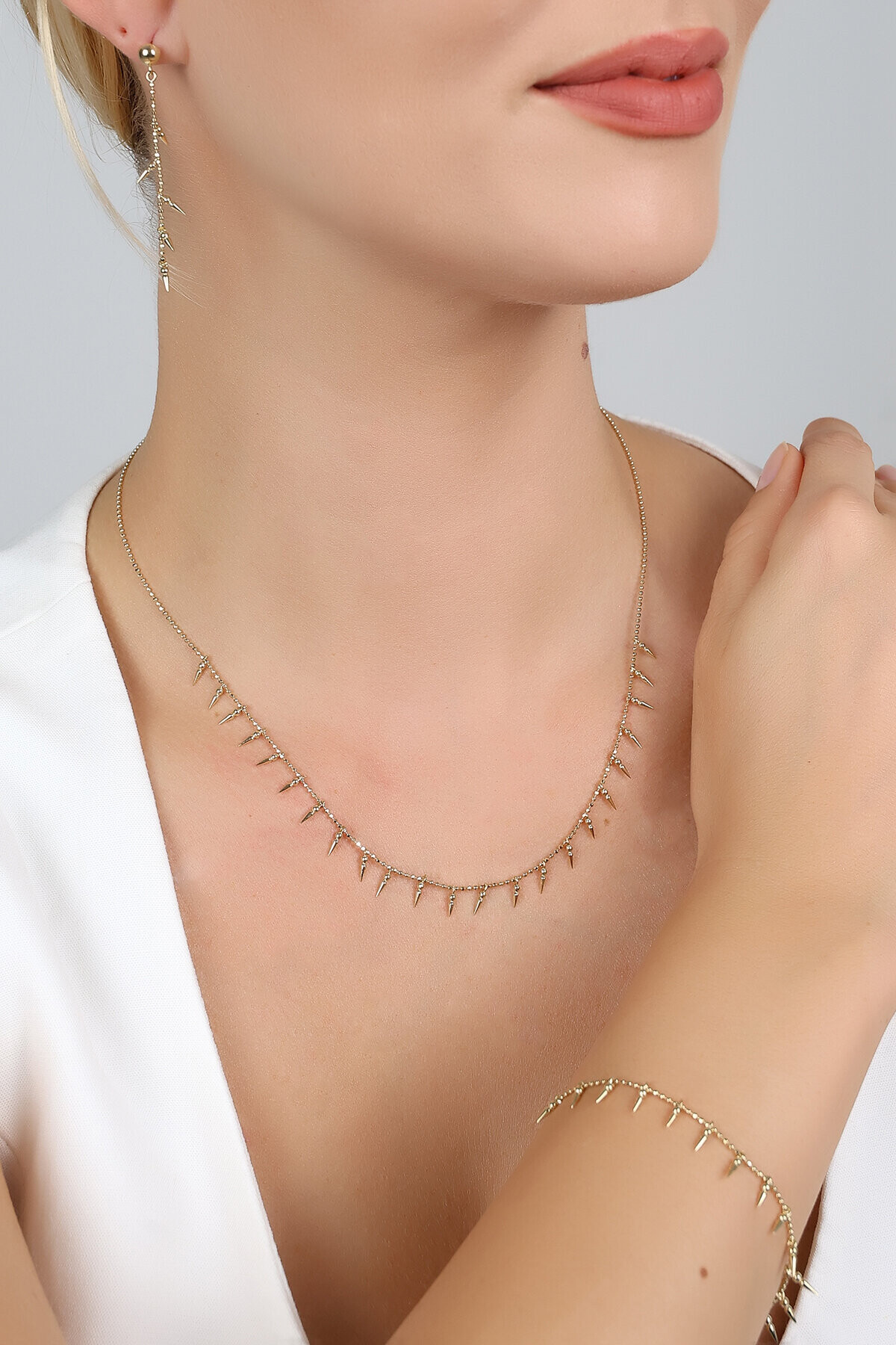 14 Ayar Altın Üçgen Sallantılı Set