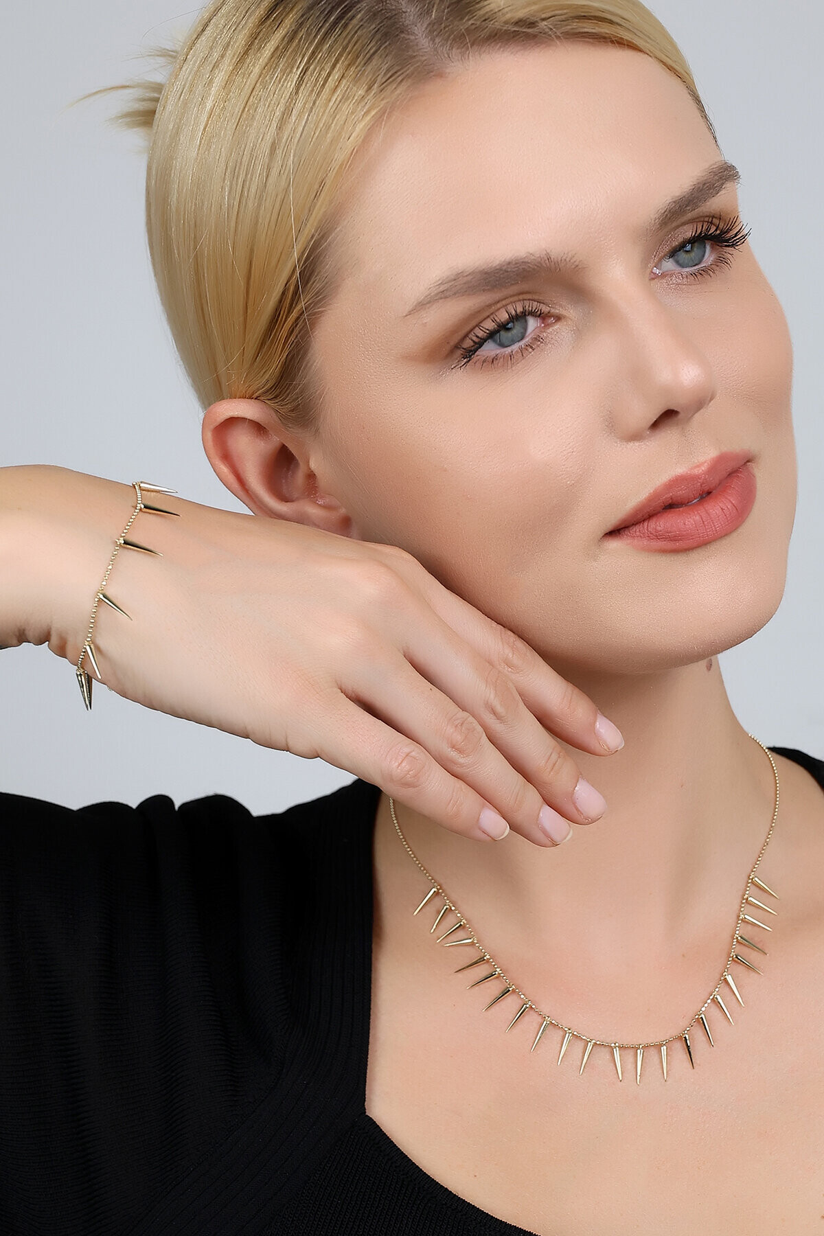 14 Ayar Altın Üçgen Sallantılı Set