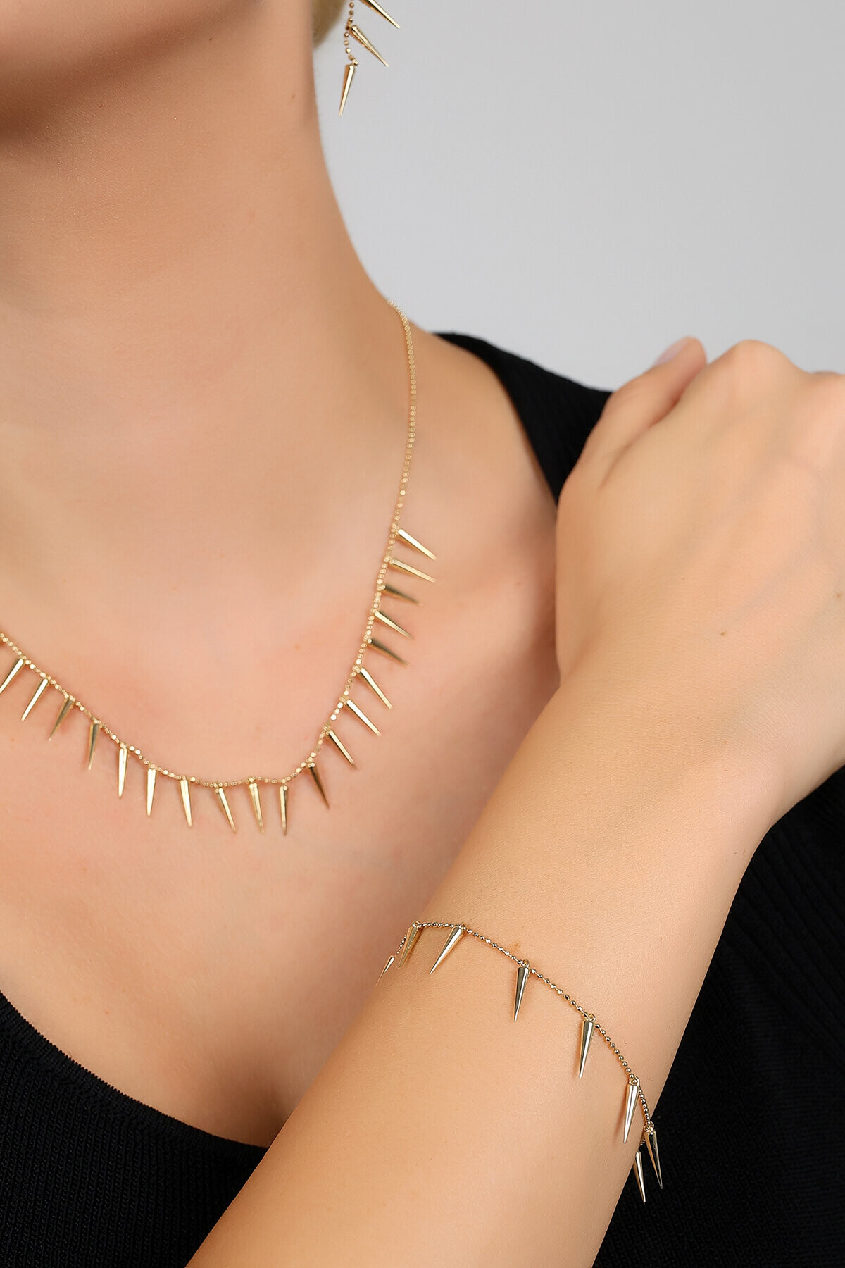 14 Ayar Altın Üçgen Sallantılı Set