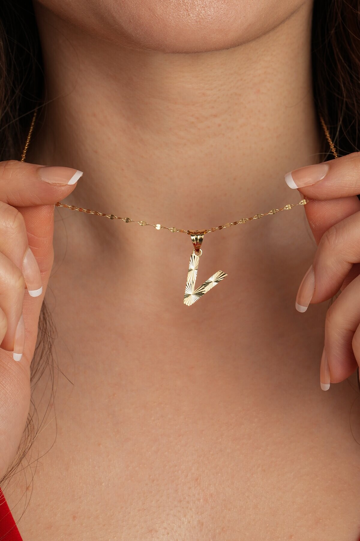 14 Ayar Altın V Harfi Kolye Ucu