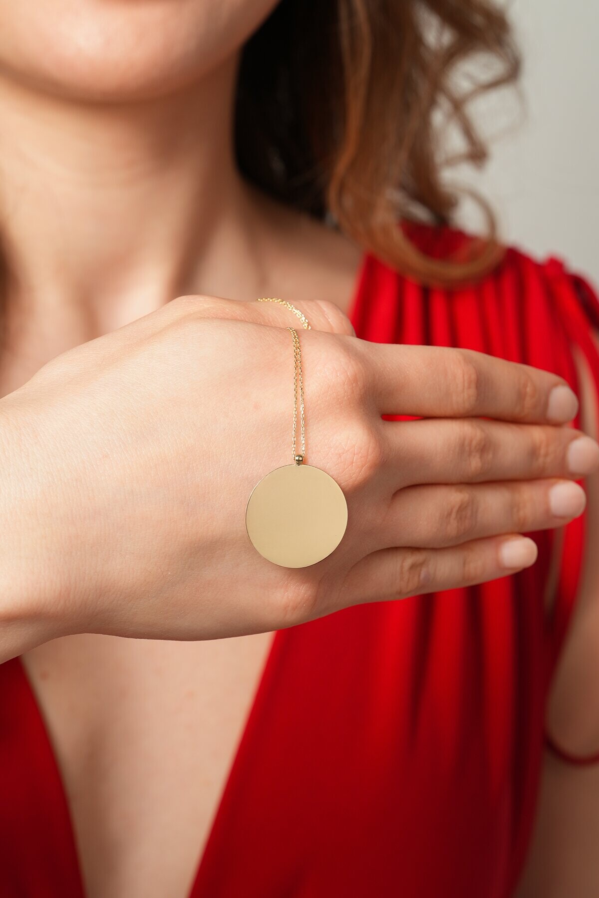 14 Ayar Altın Yuvarlak Plaka Kolye