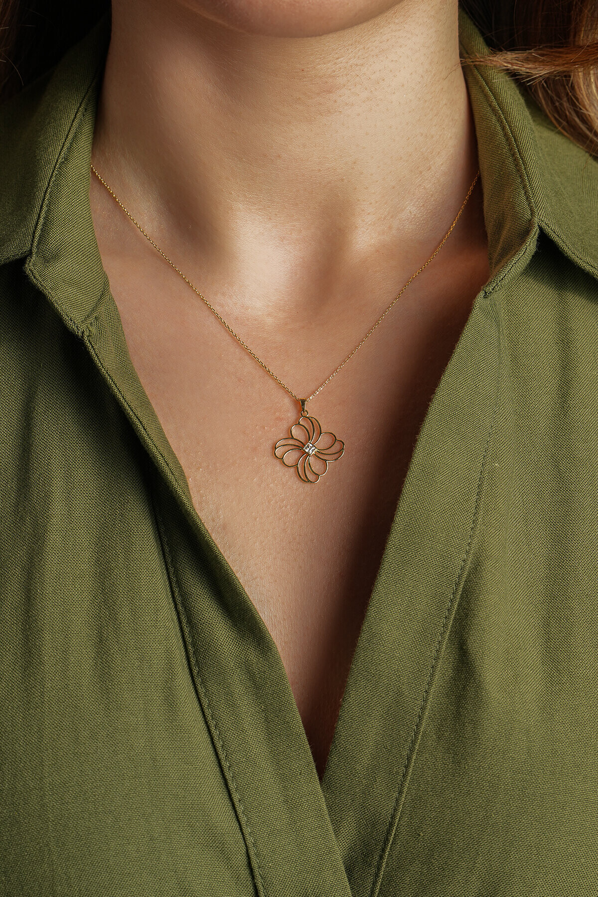 14 Ayar Çiçek Kolye