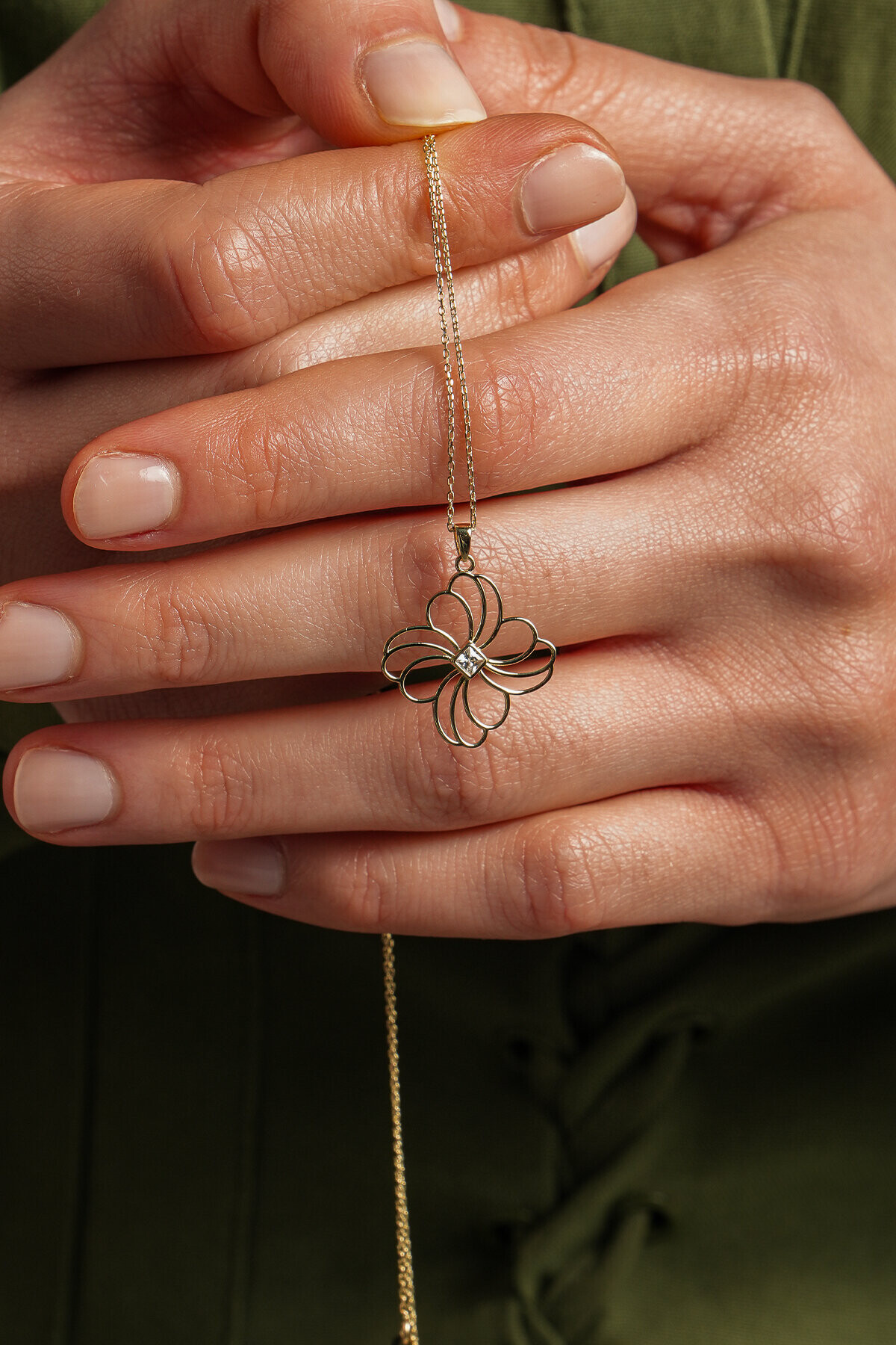 14 Ayar Çiçek Kolye