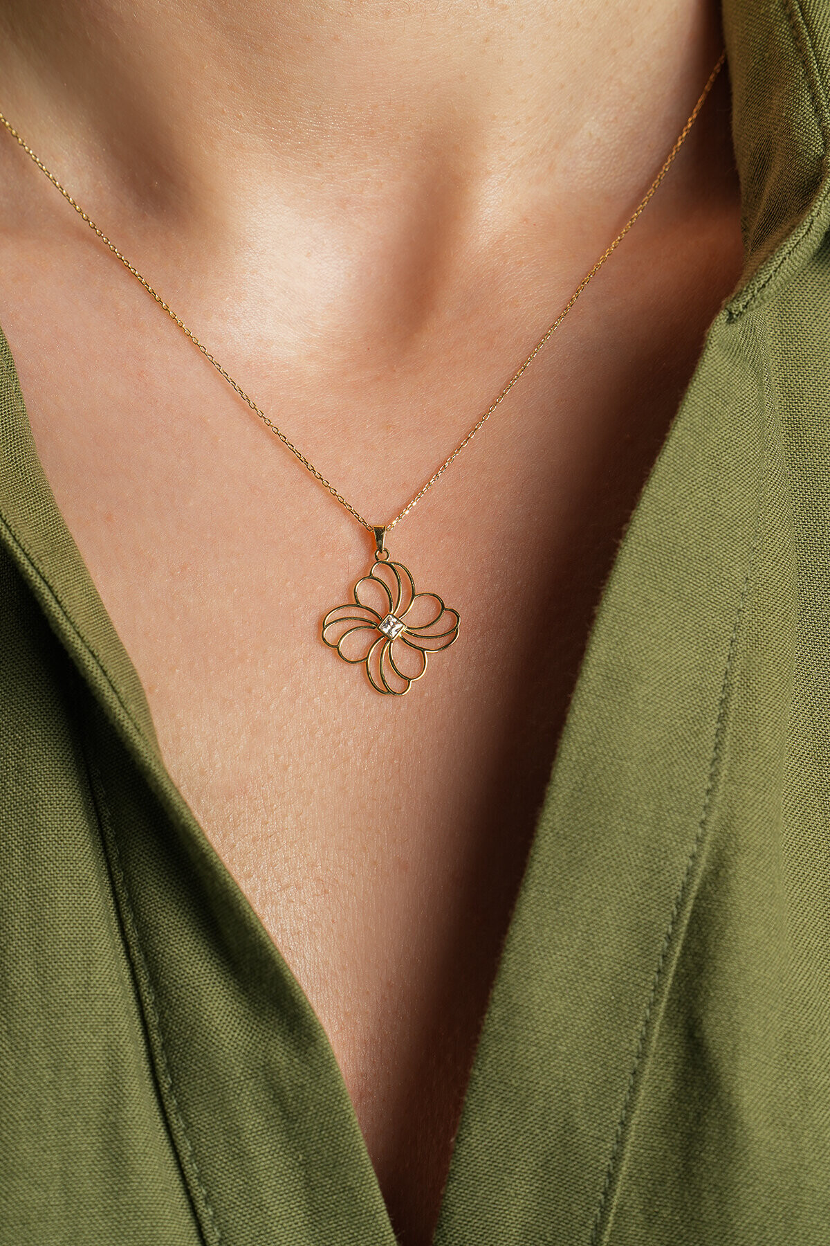 14 Ayar Çiçek Kolye