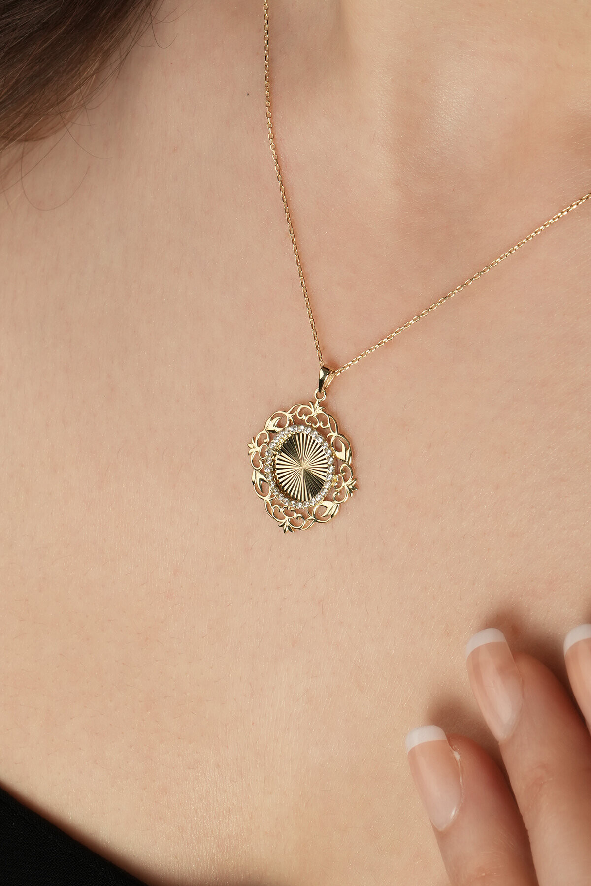 14 Ayar Kalemli Daire Kolye