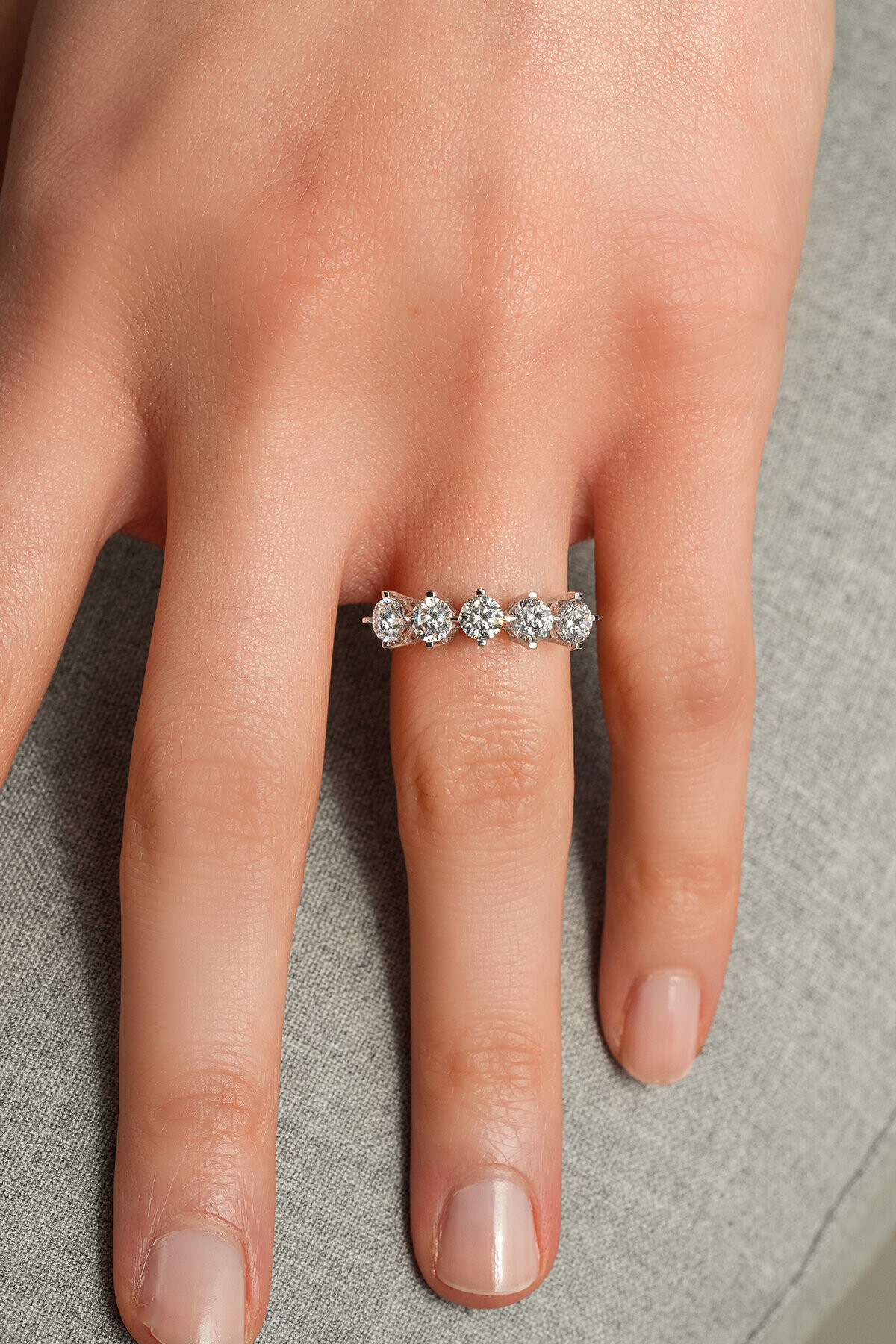 8 Ayar Beş Taş Yüzük