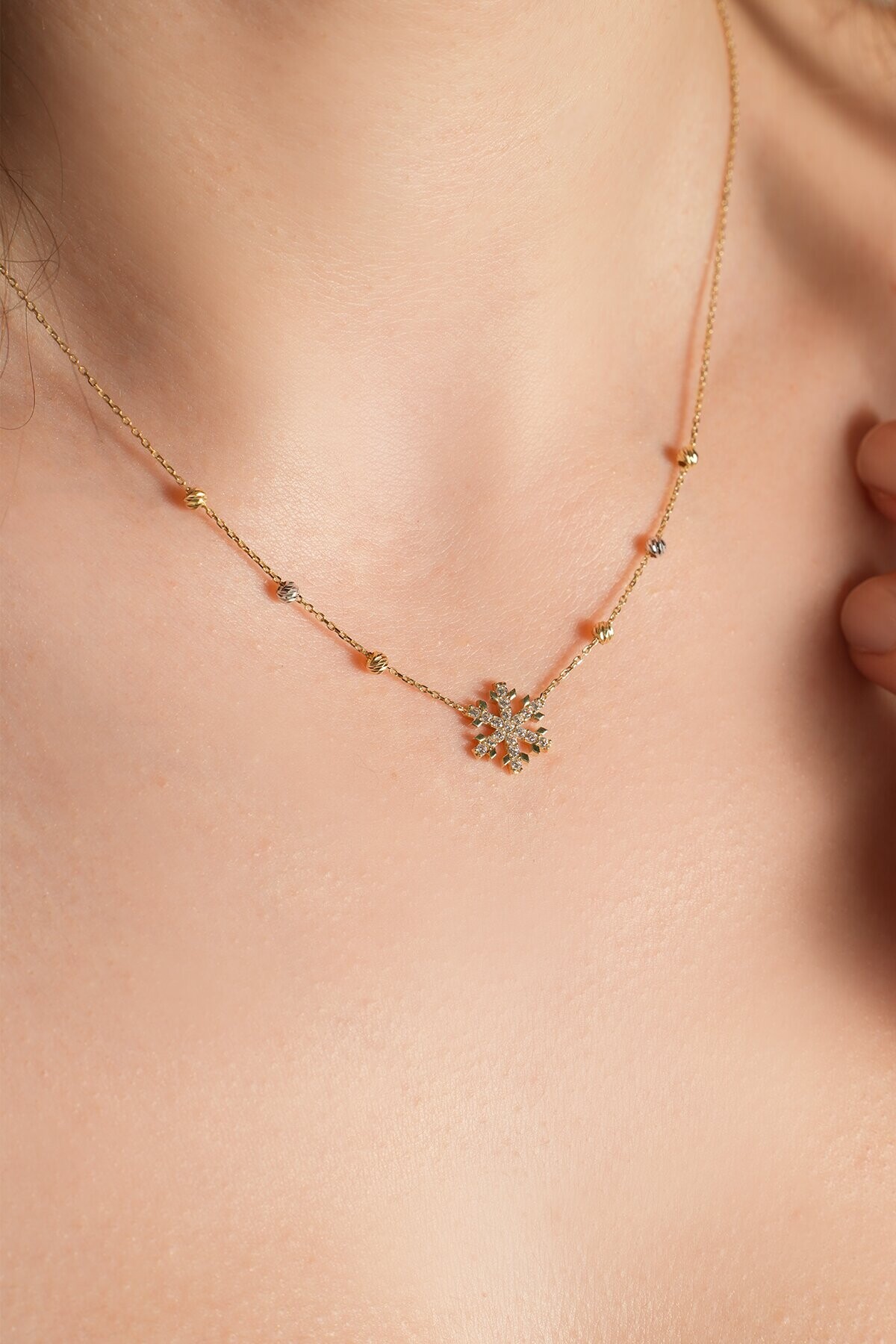 8 Ayar Kar Tanesi Kolye